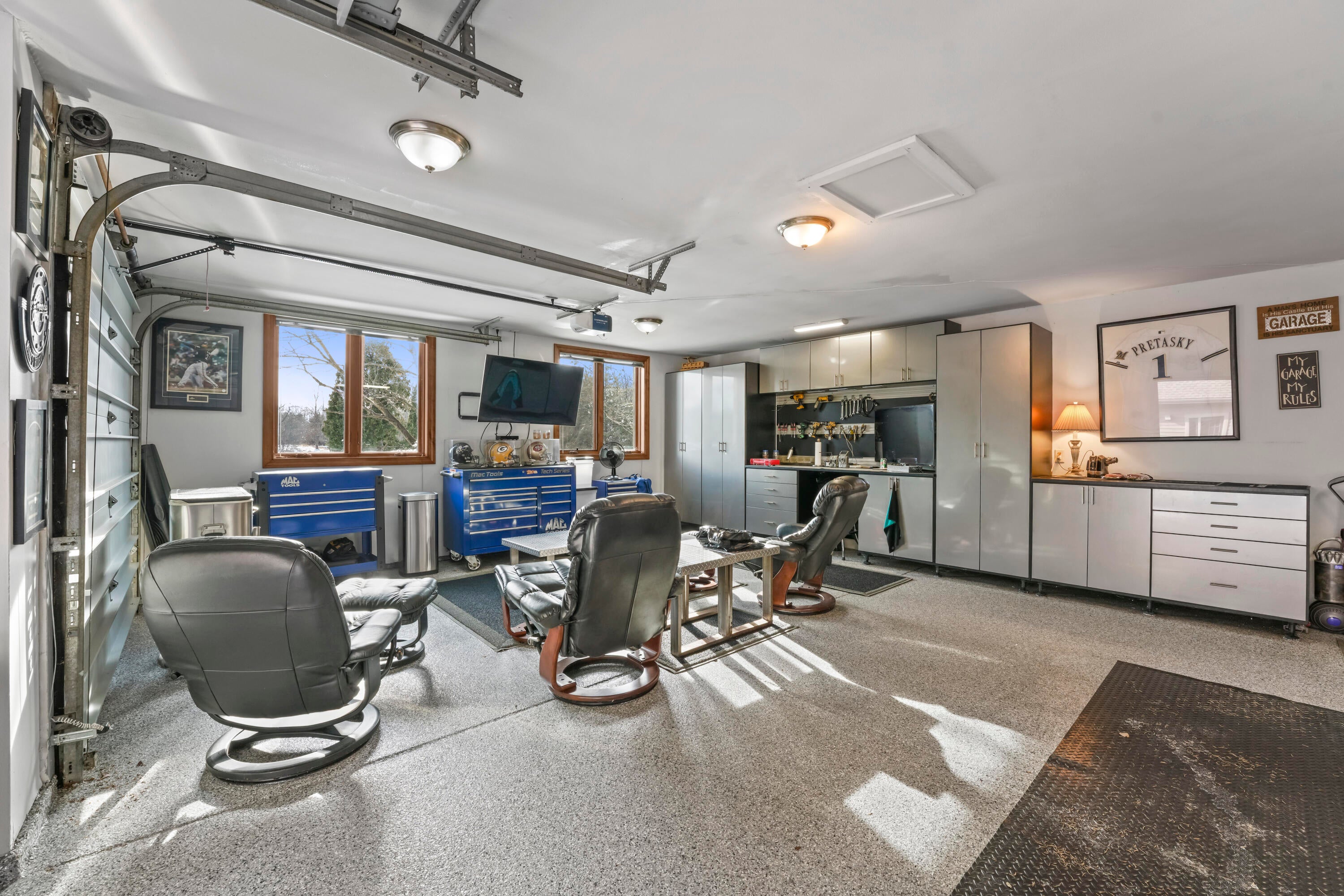 Dousman, Wisconsin, 53118, United States, 5 Bedrooms Bedrooms, ,6 BathroomsBathrooms,Residential,Active,2015850