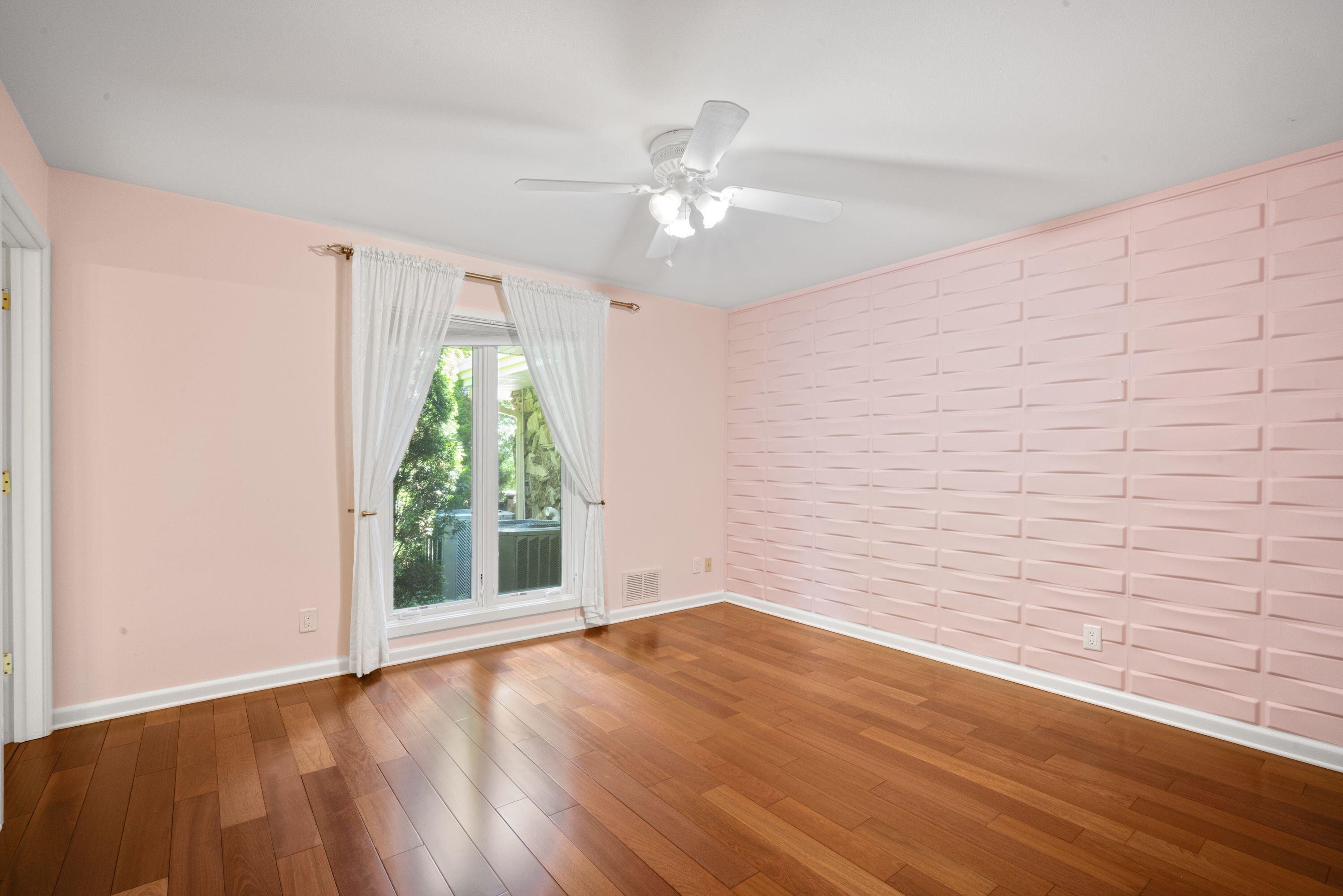 River Hills, Wisconsin, 53217, United States, 5 Bedrooms Bedrooms, ,7 BathroomsBathrooms,Residential,Active,1892391