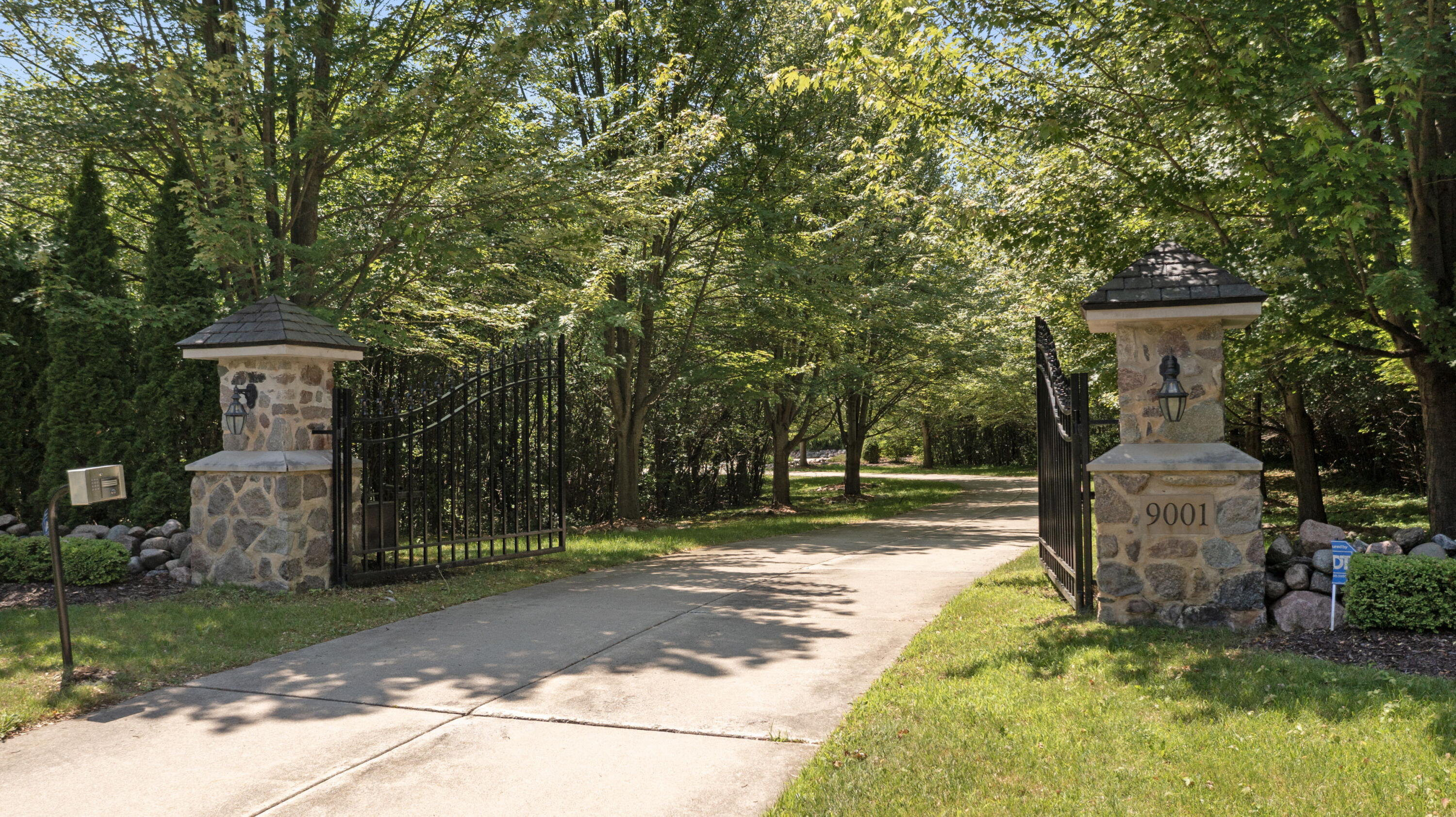 River Hills, Wisconsin, 53217, United States, 5 Bedrooms Bedrooms, ,7 BathroomsBathrooms,Residential,Active,1892391