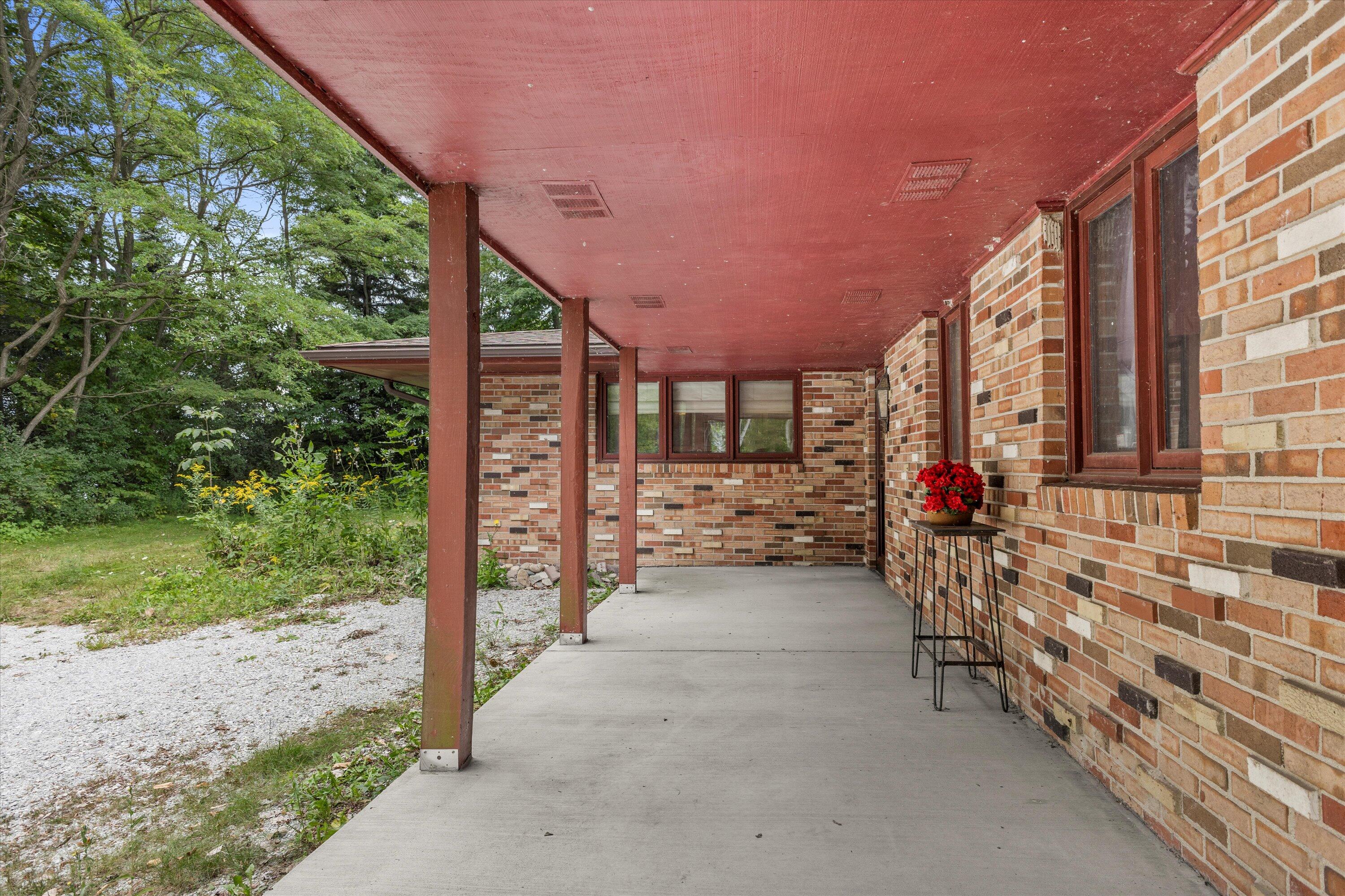 Racine, Wisconsin, 53402, United States, 3 Bedrooms Bedrooms, ,2 BathroomsBathrooms,Residential,Active,1985849