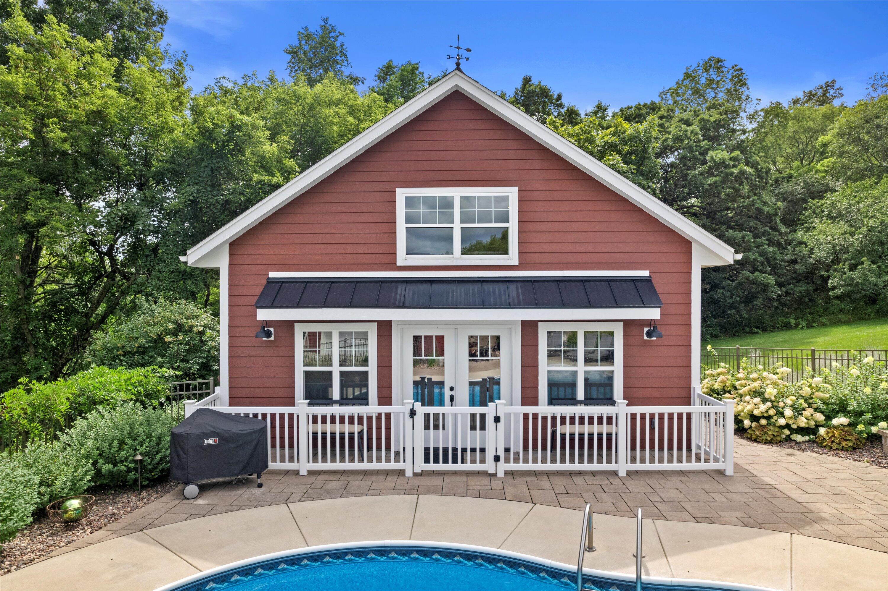 Delafield, Wisconsin, 53018, United States, 3 Bedrooms Bedrooms, ,3 BathroomsBathrooms,Residential,Pending,1936457
