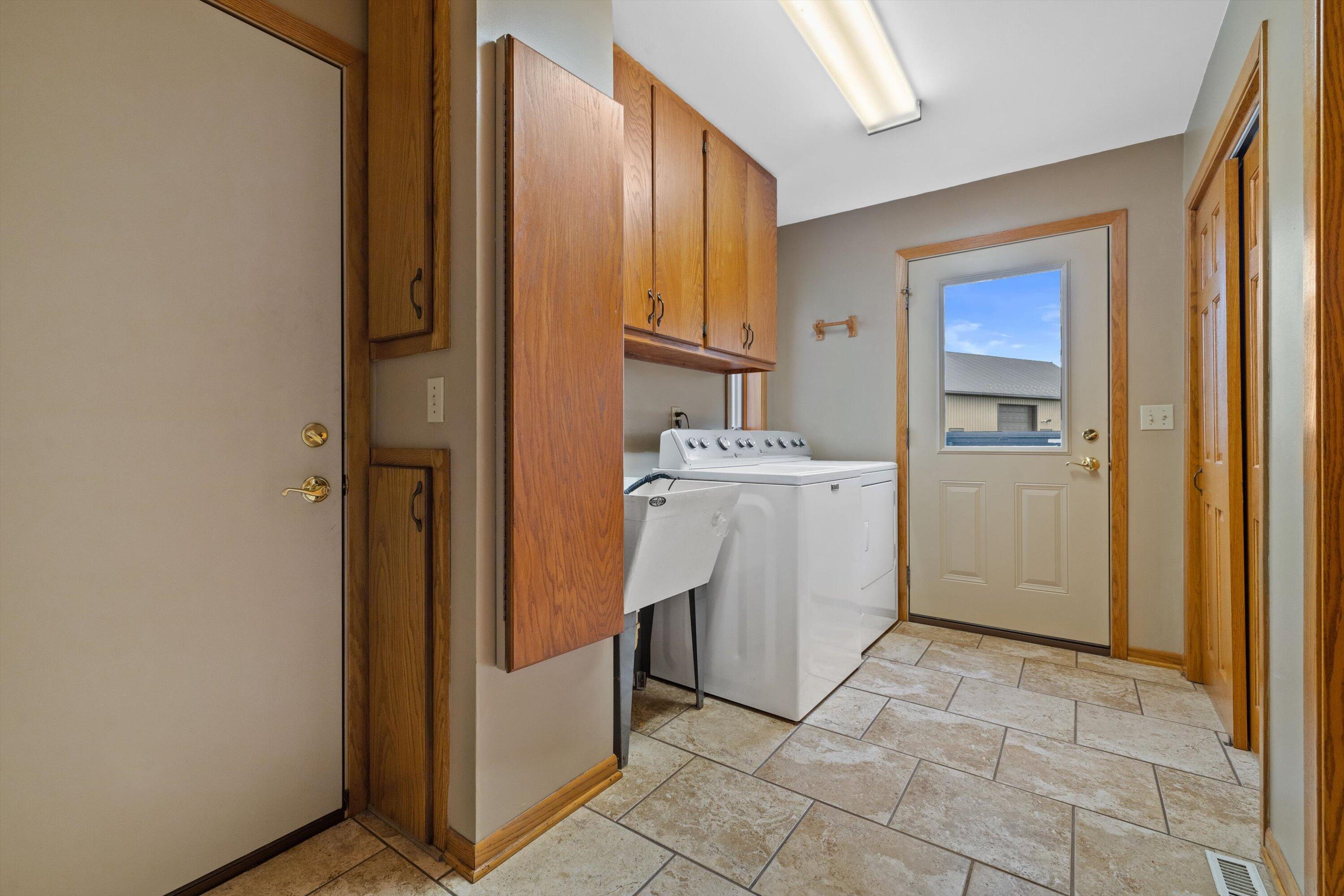 East Troy, Wisconsin, 53120, United States, 4 Bedrooms Bedrooms, ,3 BathroomsBathrooms,Residential,Active,1969679