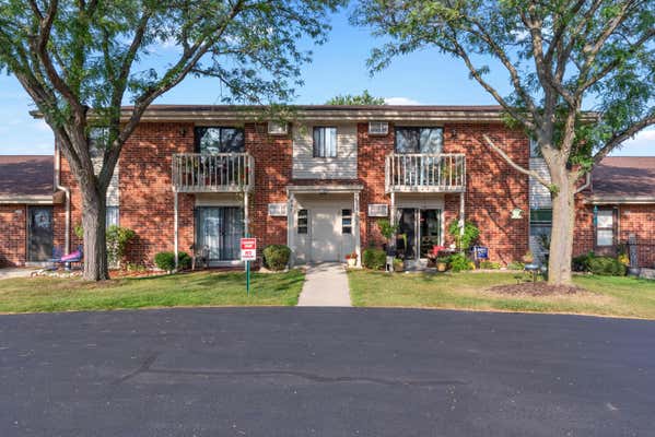 637 WESTRIDGE DR APT 4, WEST BEND, WI 53095, photo 2 of 22