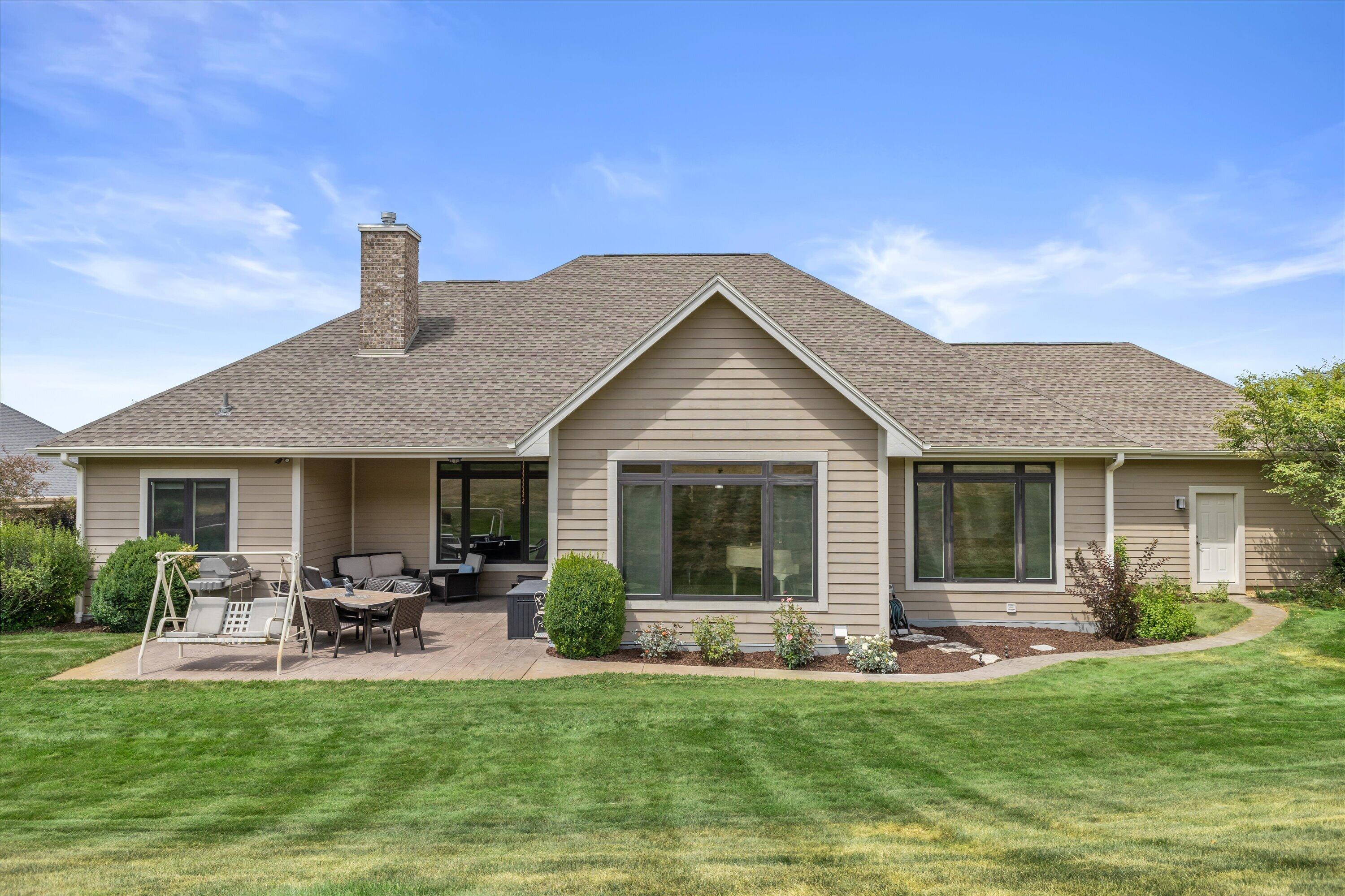 Exquisite 2,800 sq. ft. custom ranch in desirable Rogers Glen! This st – image 3
