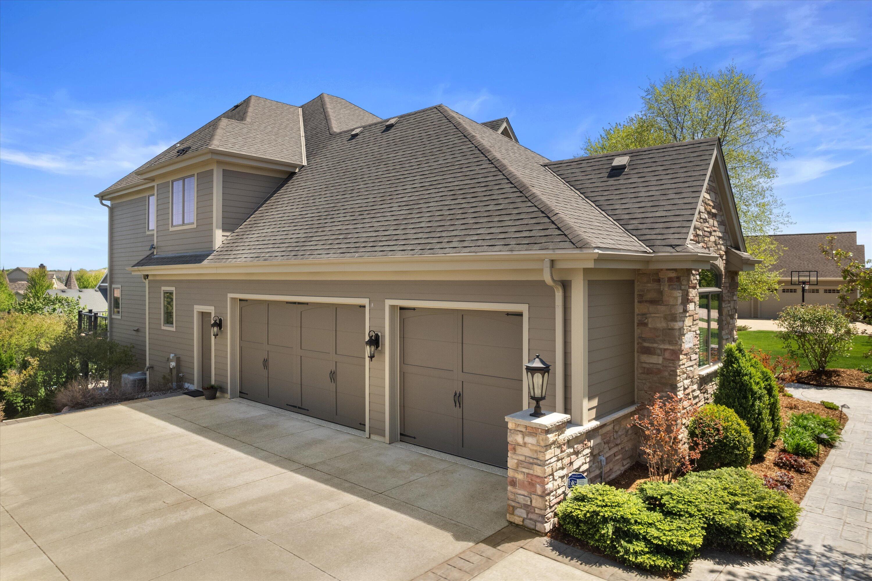 New Berlin, Wisconsin, 53151, United States, 5 Bedrooms Bedrooms, ,5 BathroomsBathrooms,Residential,Pending,2045553