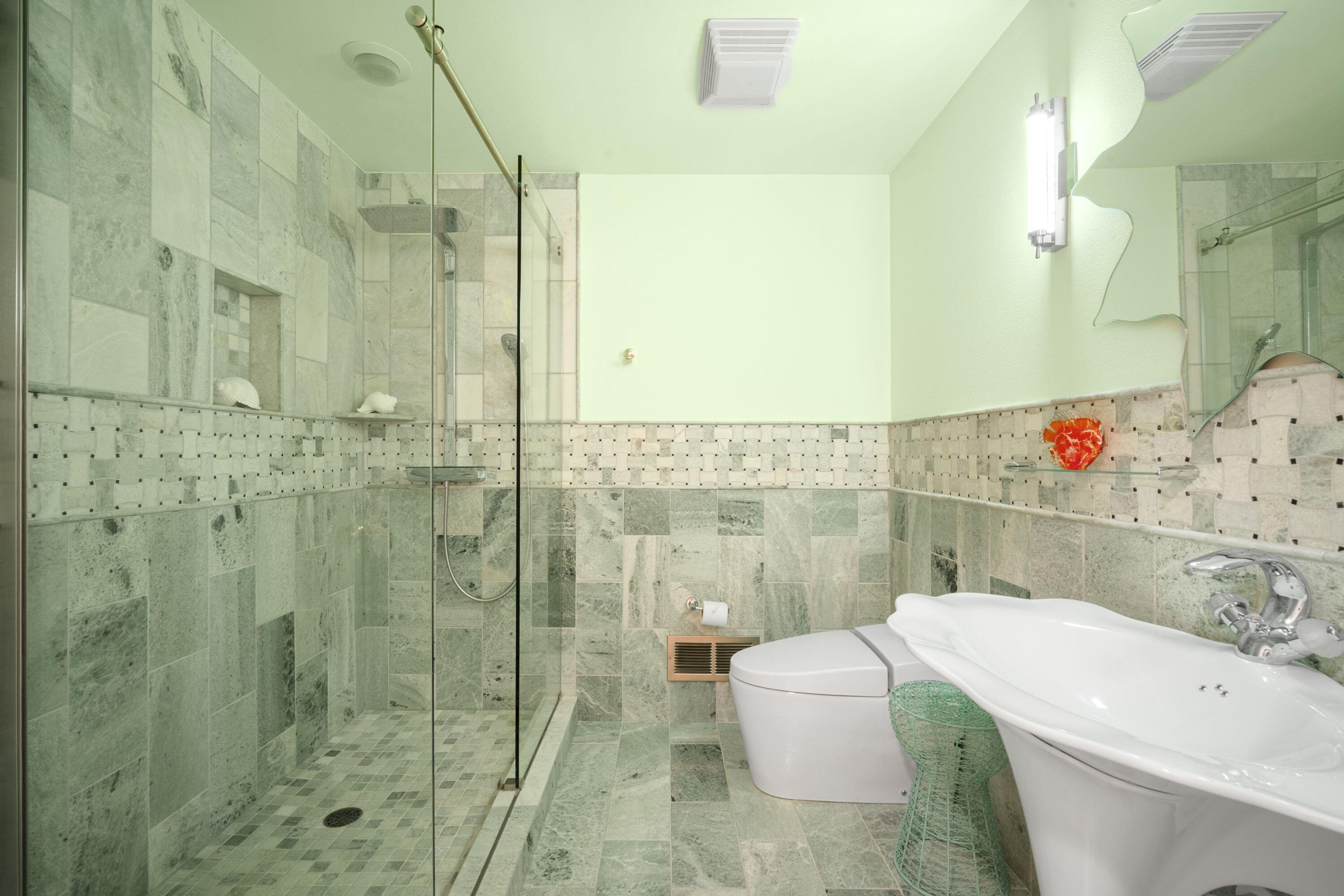 River Hills, Wisconsin, 53217, United States, 5 Bedrooms Bedrooms, ,7 BathroomsBathrooms,Residential,Active,1892391