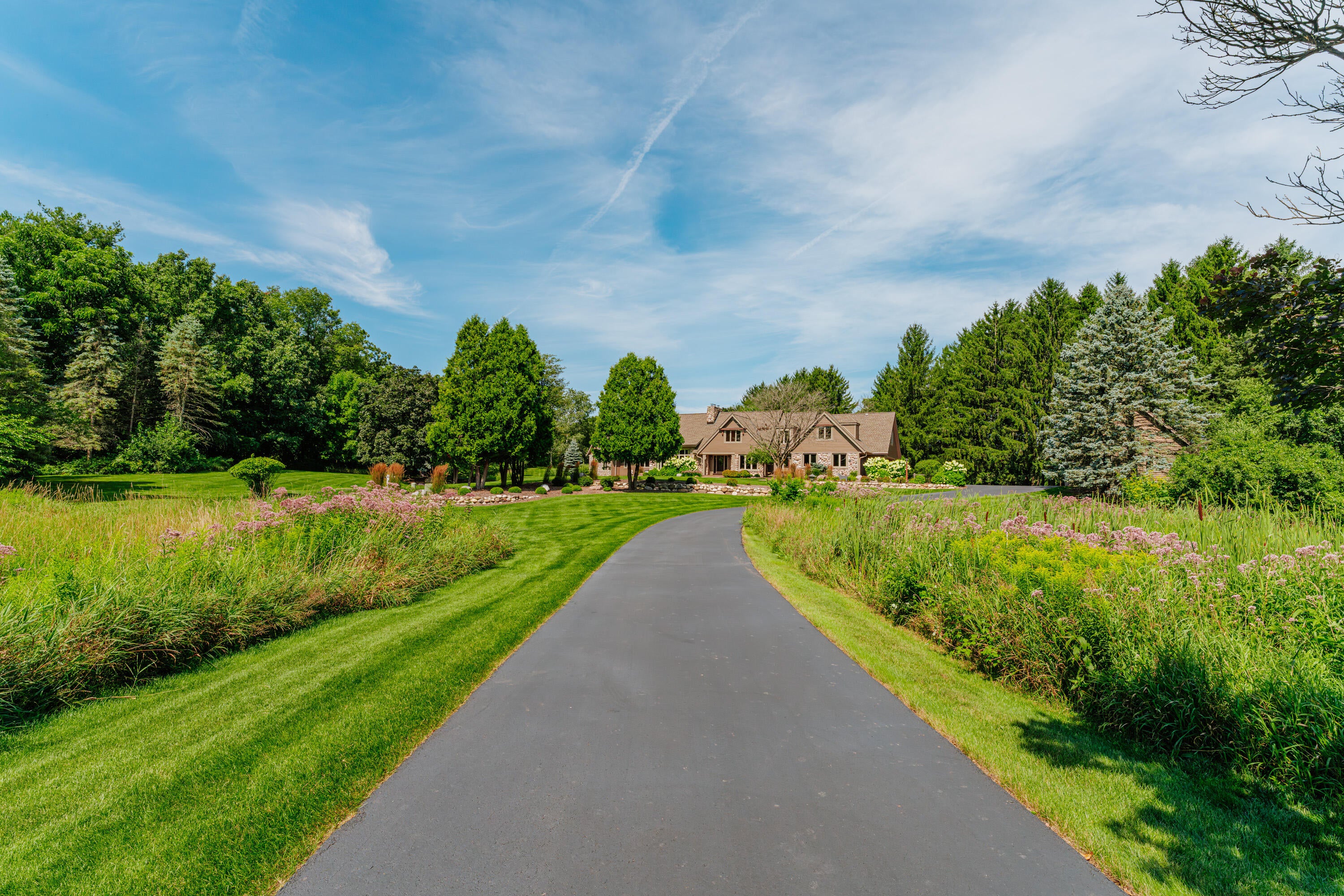 Dousman, Wisconsin, 53118, United States, 5 Bedrooms Bedrooms, ,6 BathroomsBathrooms,Residential,Active,2015850