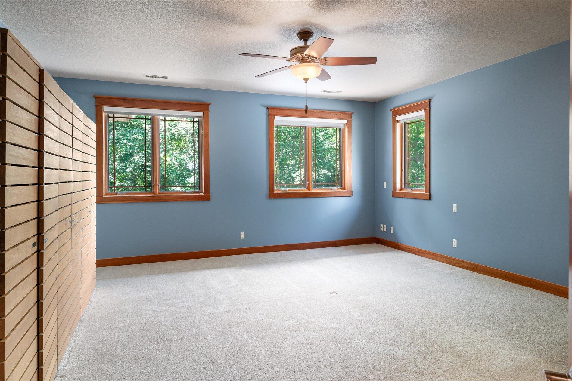 Onalaska, Wisconsin, 54650, United States, ,5 BathroomsBathrooms,Residential,Active,1808207