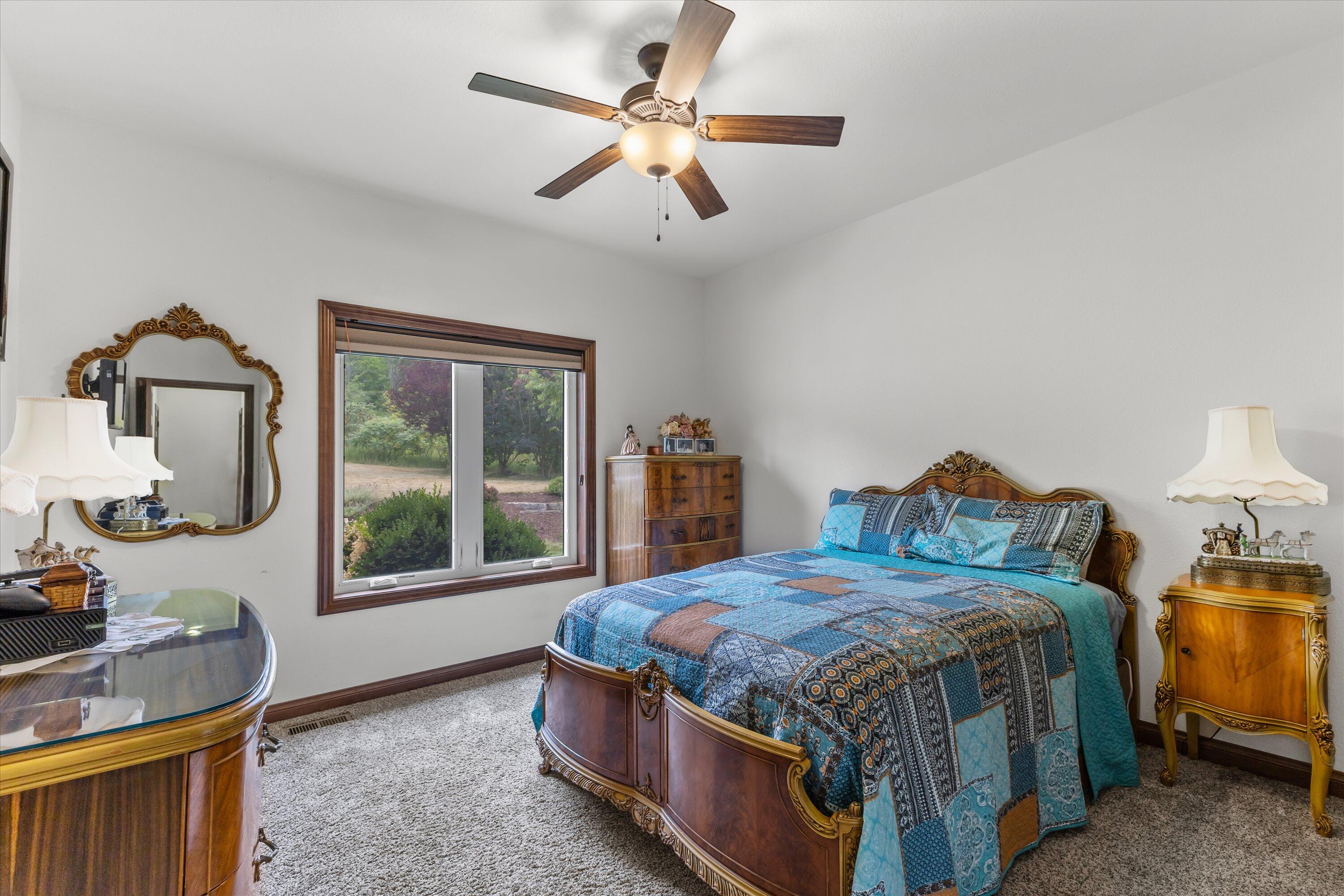 Exquisite 2,800 sq. ft. custom ranch in desirable Rogers Glen! This st – image 31