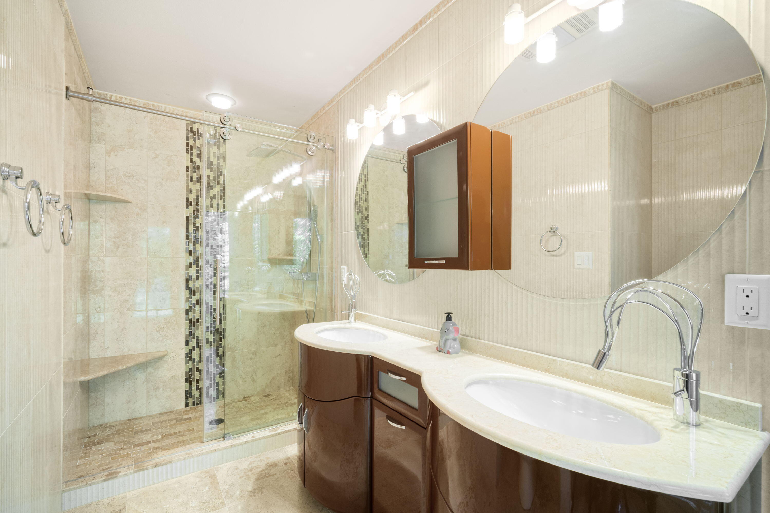 River Hills, Wisconsin, 53217, United States, 5 Bedrooms Bedrooms, ,7 BathroomsBathrooms,Residential,Active,1892391