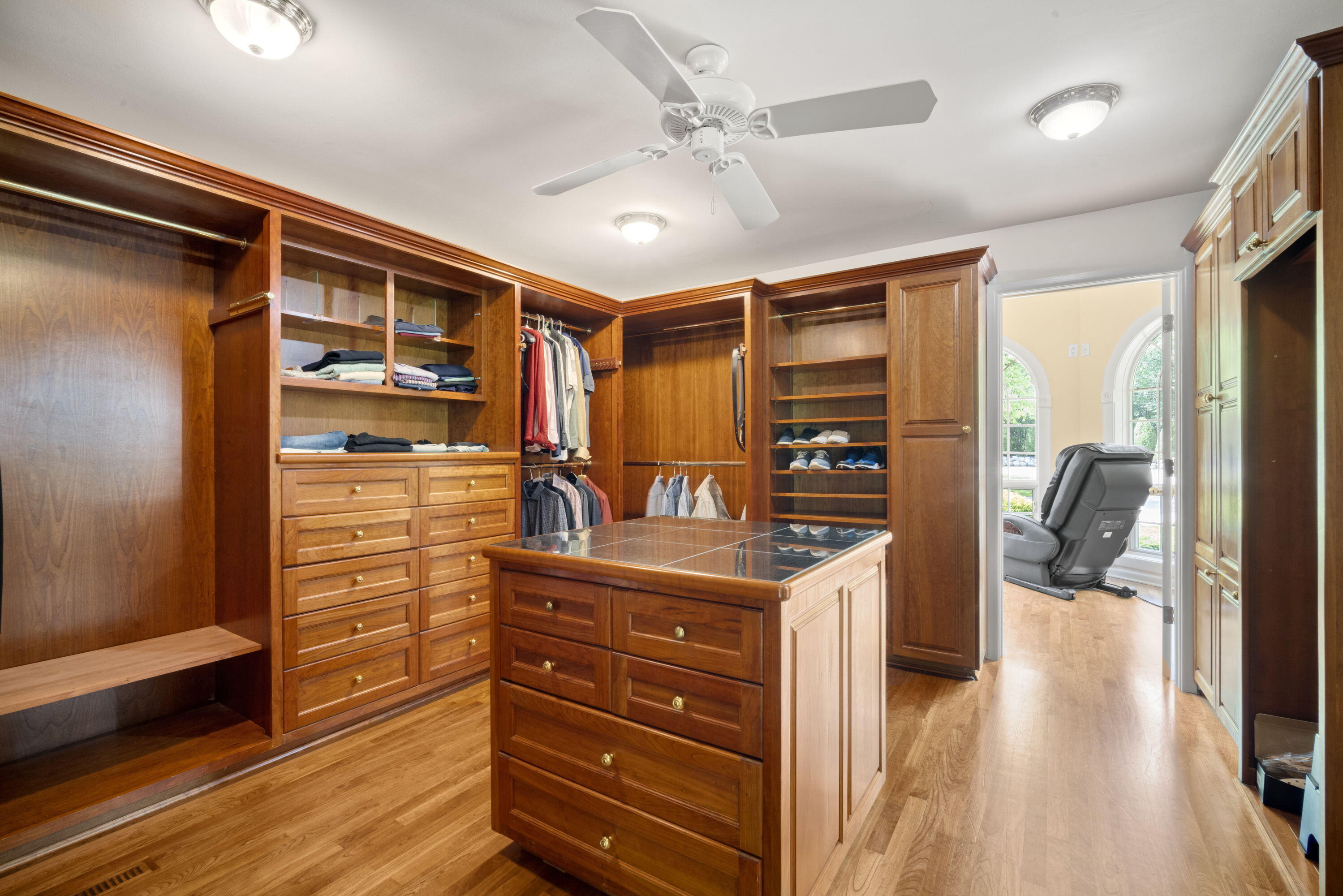 River Hills, Wisconsin, 53217, United States, 5 Bedrooms Bedrooms, ,7 BathroomsBathrooms,Residential,Active,1892391