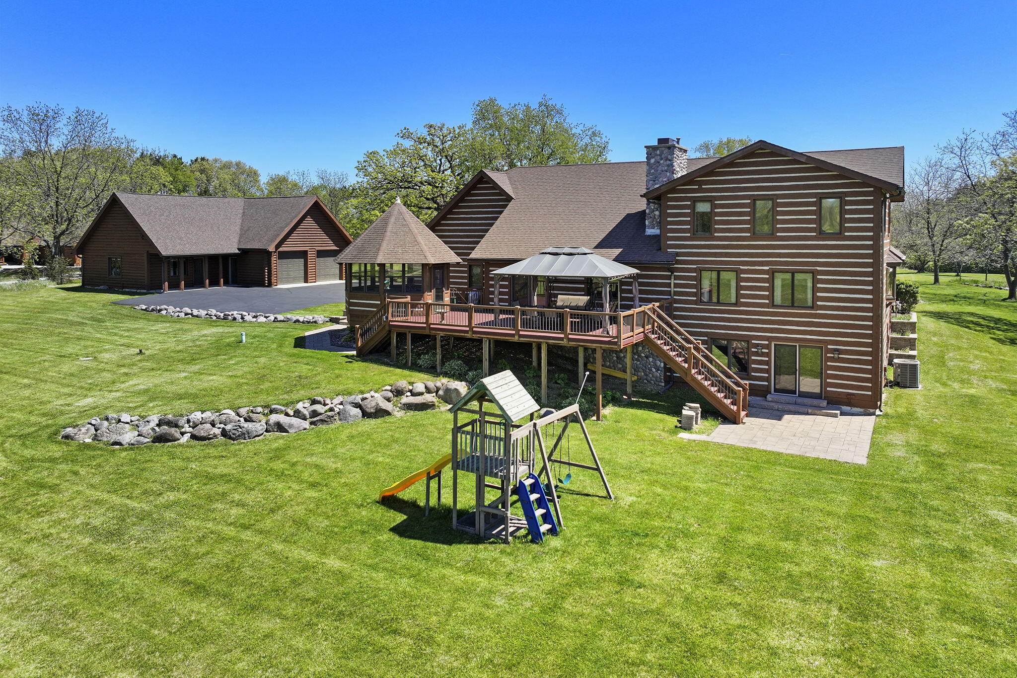 Burlington, Wisconsin, 53105, United States, 5 Bedrooms Bedrooms, ,5 BathroomsBathrooms,Residential,Active,2052088