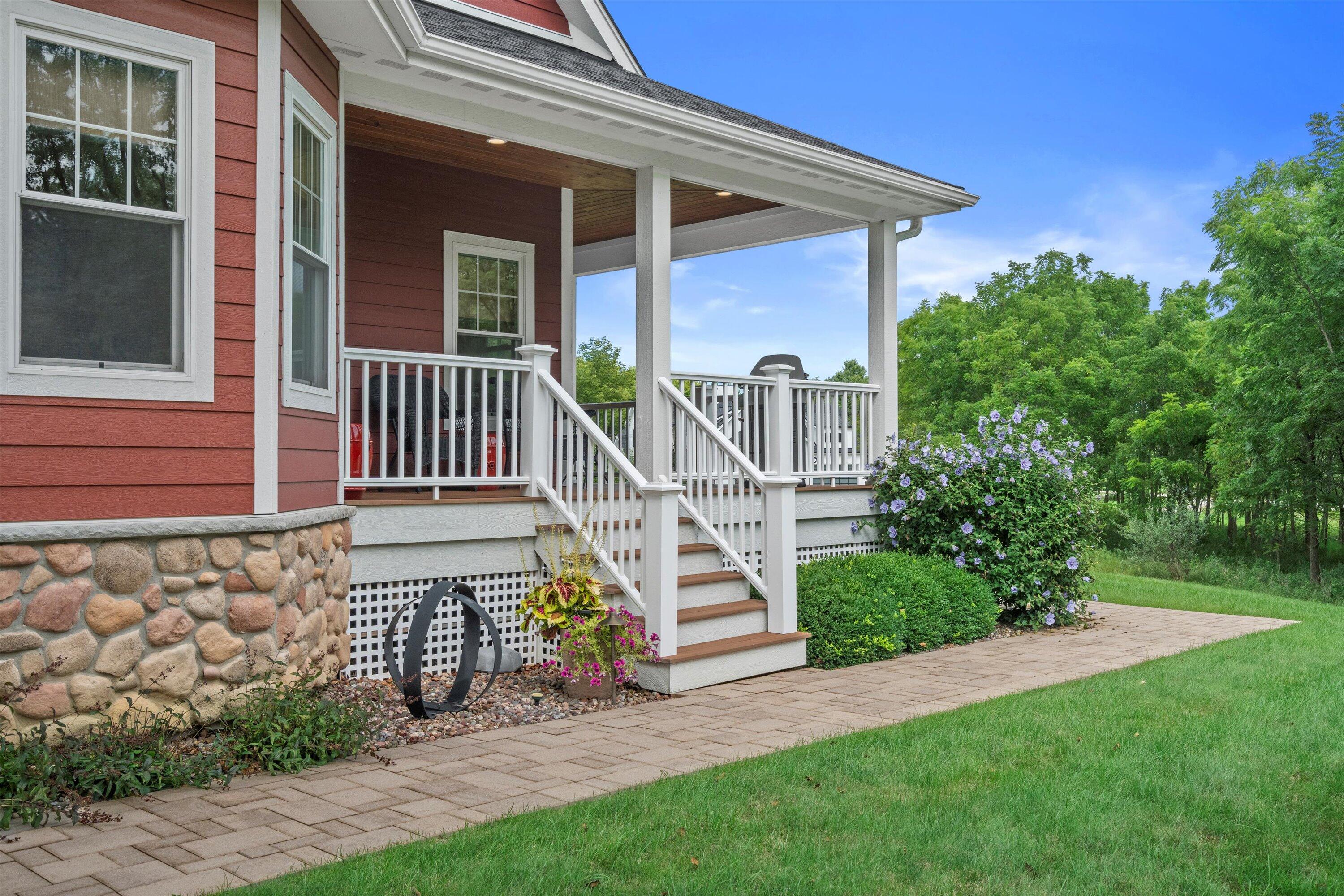Delafield, Wisconsin, 53018, United States, 3 Bedrooms Bedrooms, ,3 BathroomsBathrooms,Residential,Pending,1936457