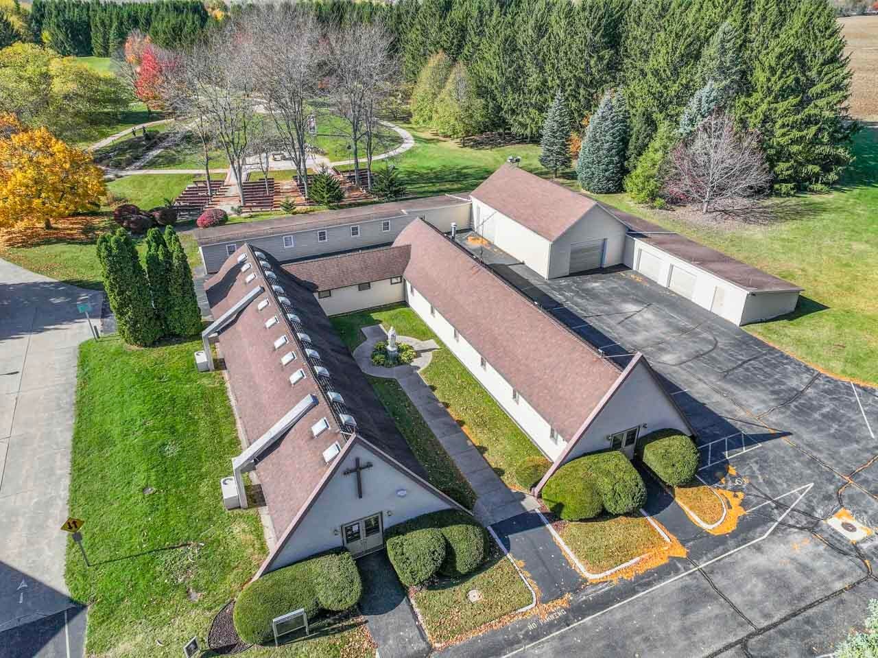 Twin Lakes, Wisconsin, 53181, United States, 10 Bedrooms Bedrooms, ,5 BathroomsBathrooms,Residential,Active,1973306