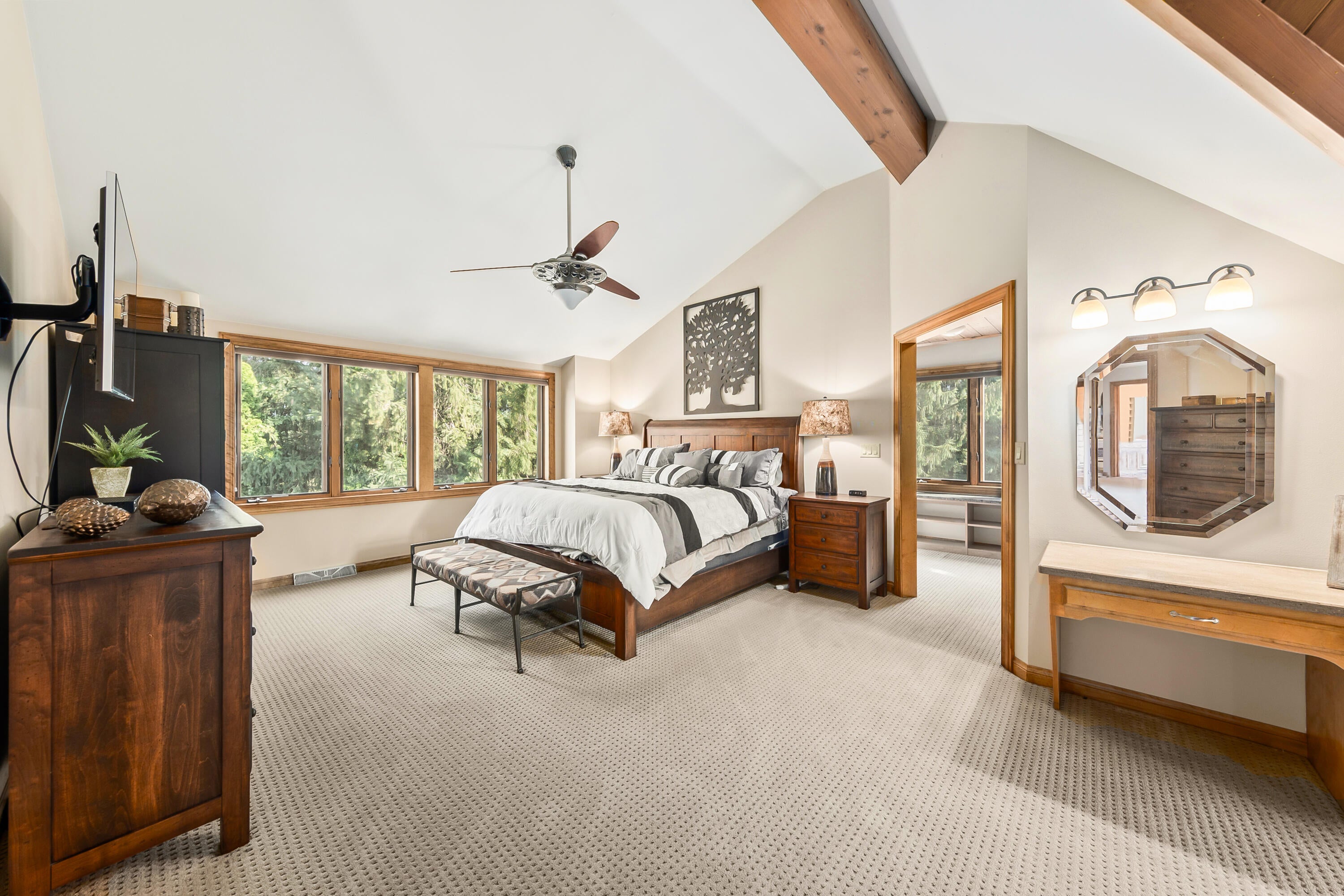 Dousman, Wisconsin, 53118, United States, 5 Bedrooms Bedrooms, ,6 BathroomsBathrooms,Residential,Active,2015850