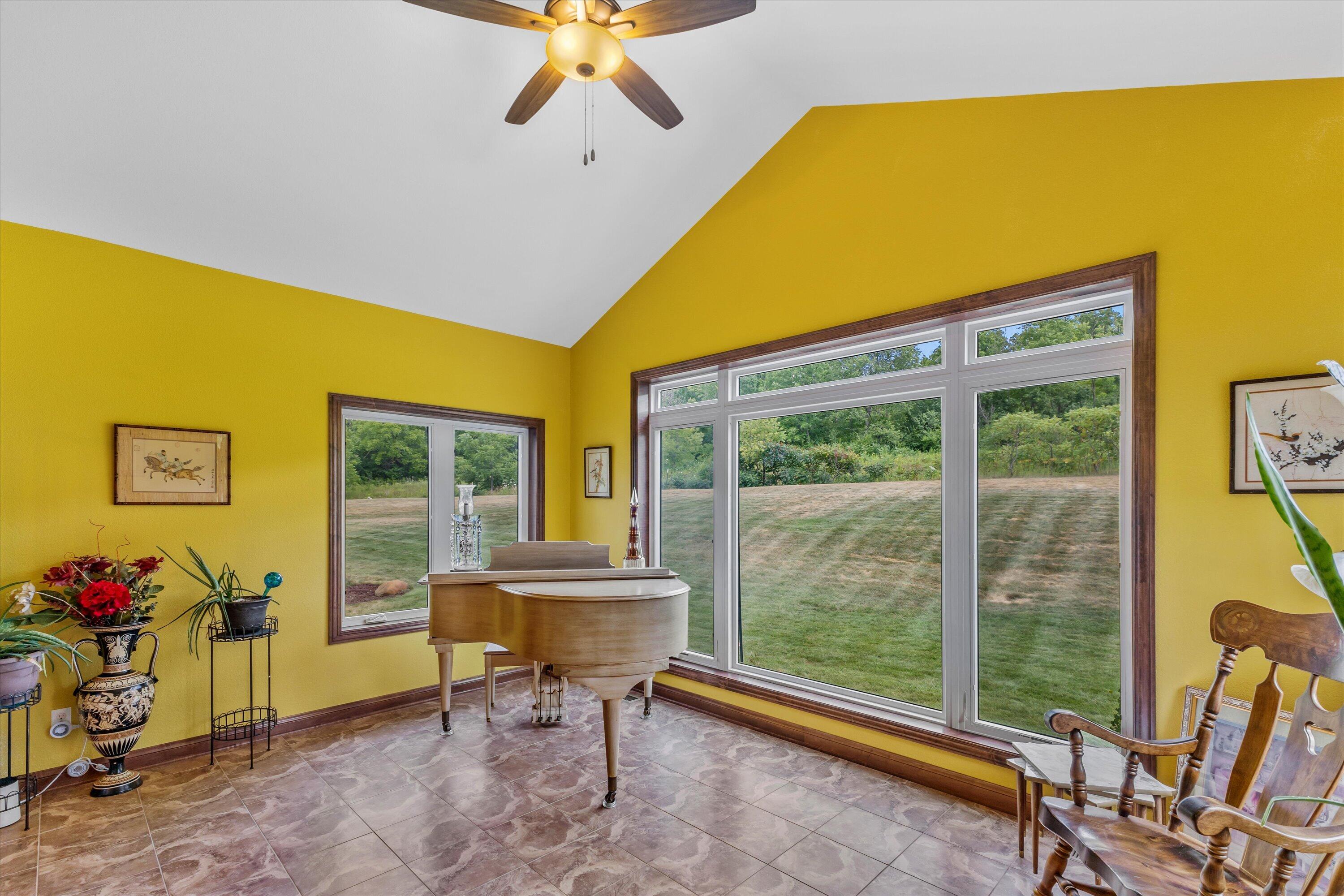Exquisite 2,800 sq. ft. custom ranch in desirable Rogers Glen! This st – image 20