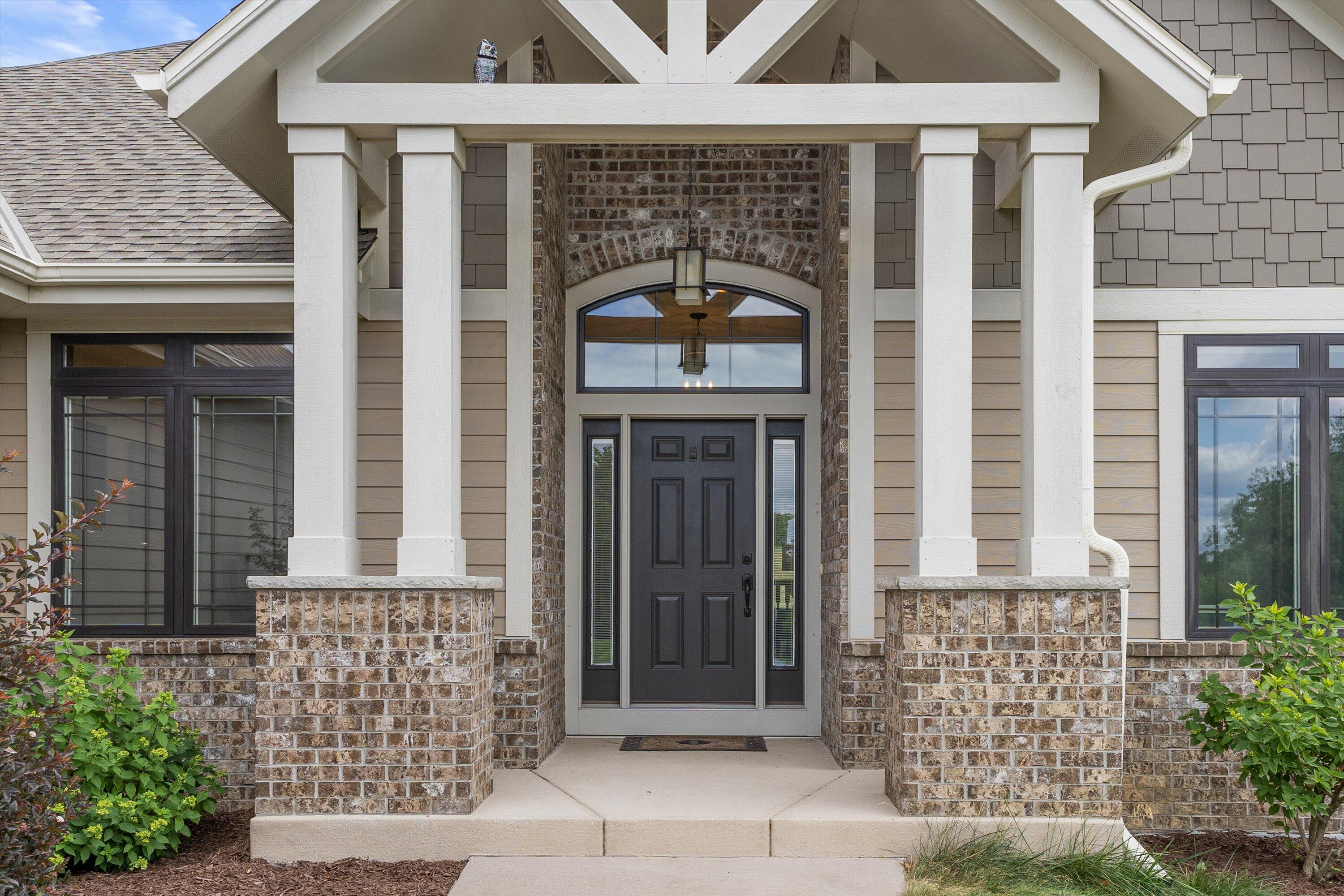Exquisite 2,800 sq. ft. custom ranch in desirable Rogers Glen! This st – image 5