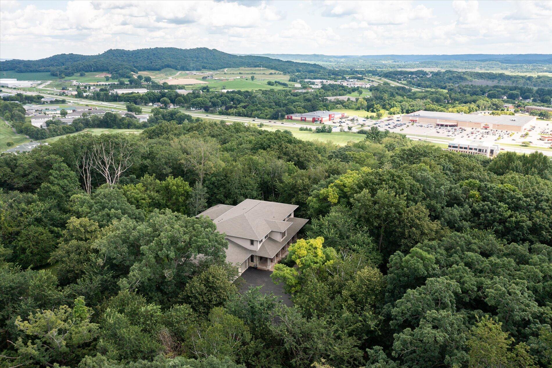 Onalaska, Wisconsin, 54650, United States, ,5 BathroomsBathrooms,Residential,Active,1808207