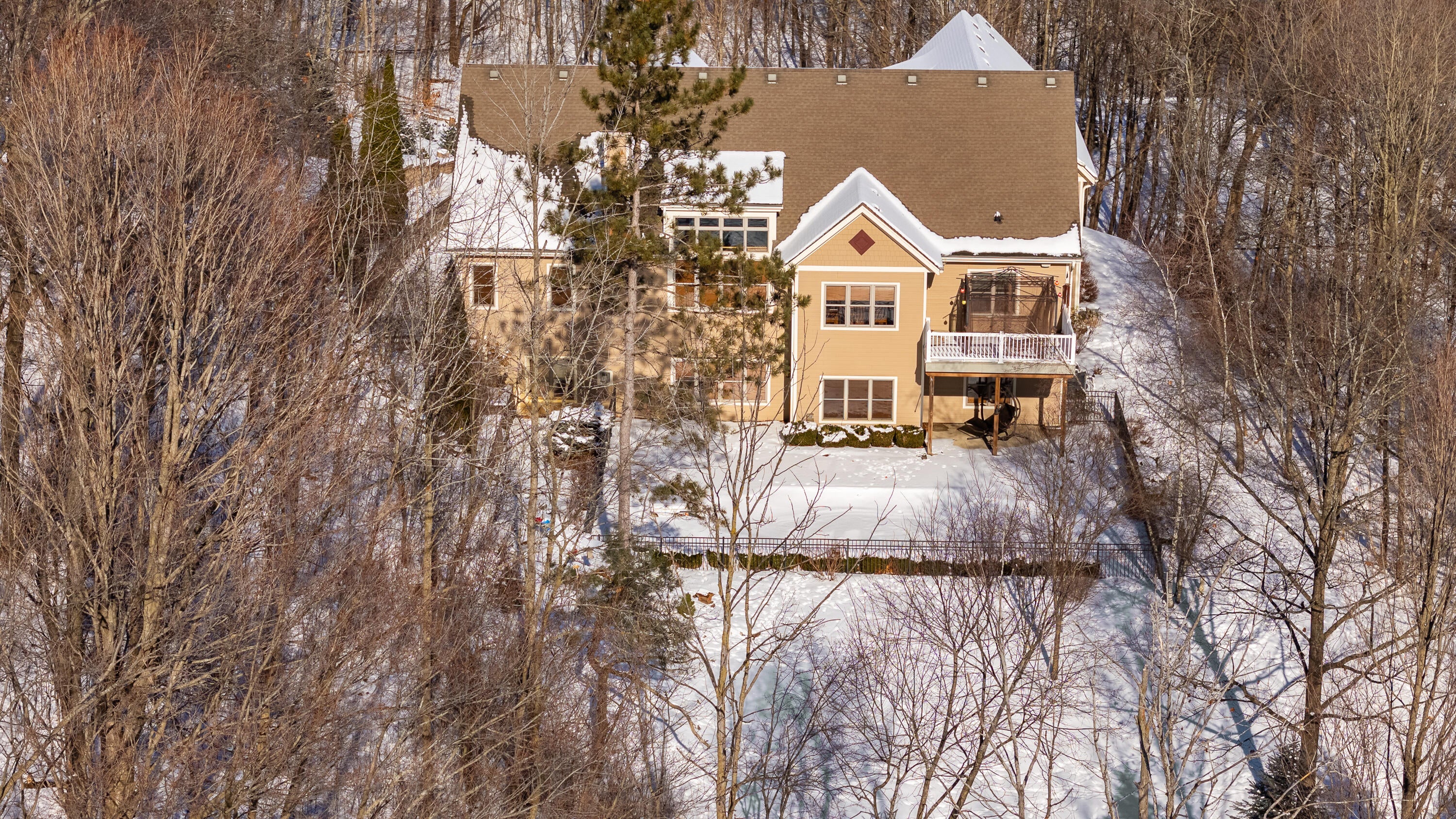 Slinger, Wisconsin, 53086, United States, 5 Bedrooms Bedrooms, ,4 BathroomsBathrooms,Residential,Active,2011435