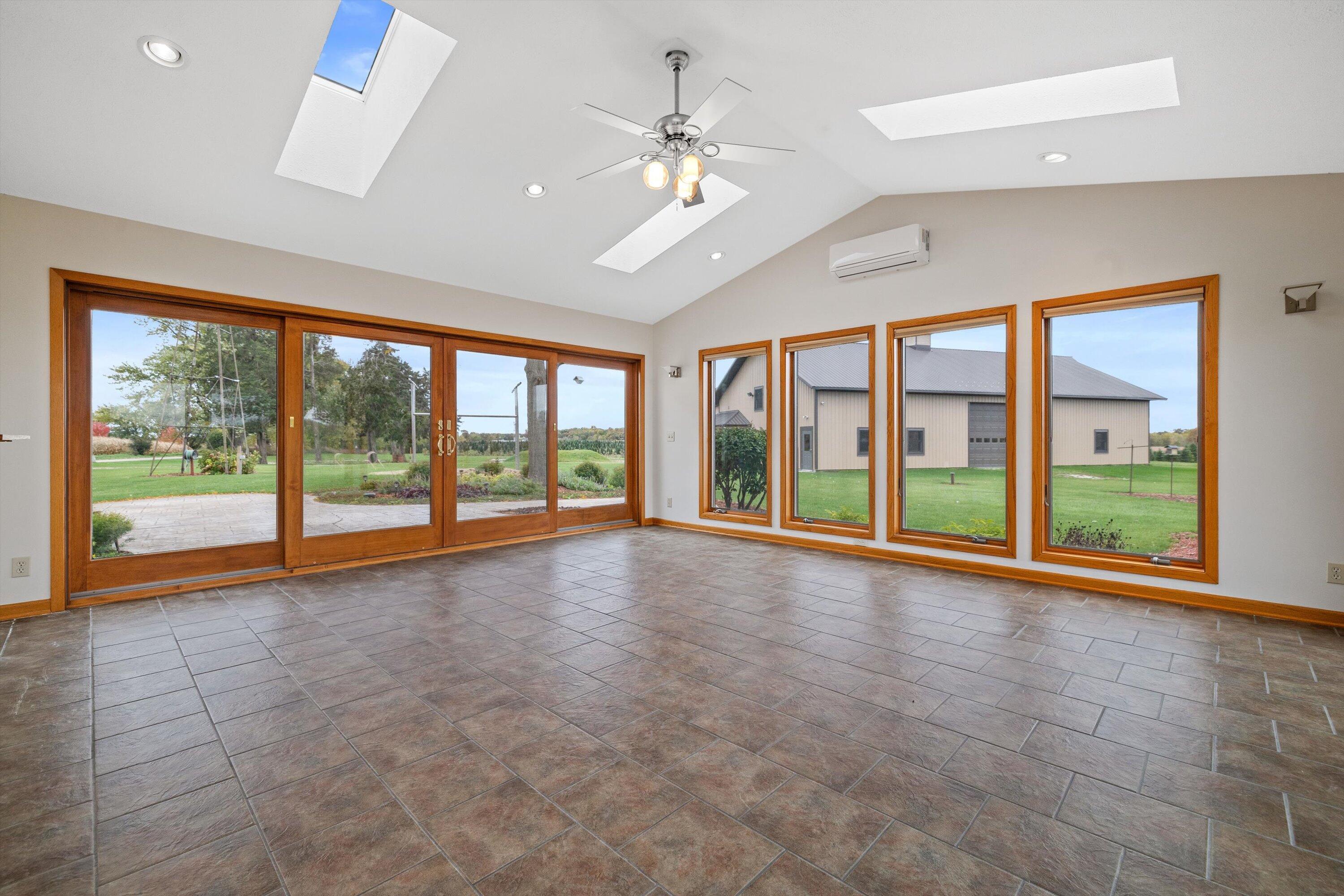 East Troy, Wisconsin, 53120, United States, 4 Bedrooms Bedrooms, ,3 BathroomsBathrooms,Residential,Active,1969679