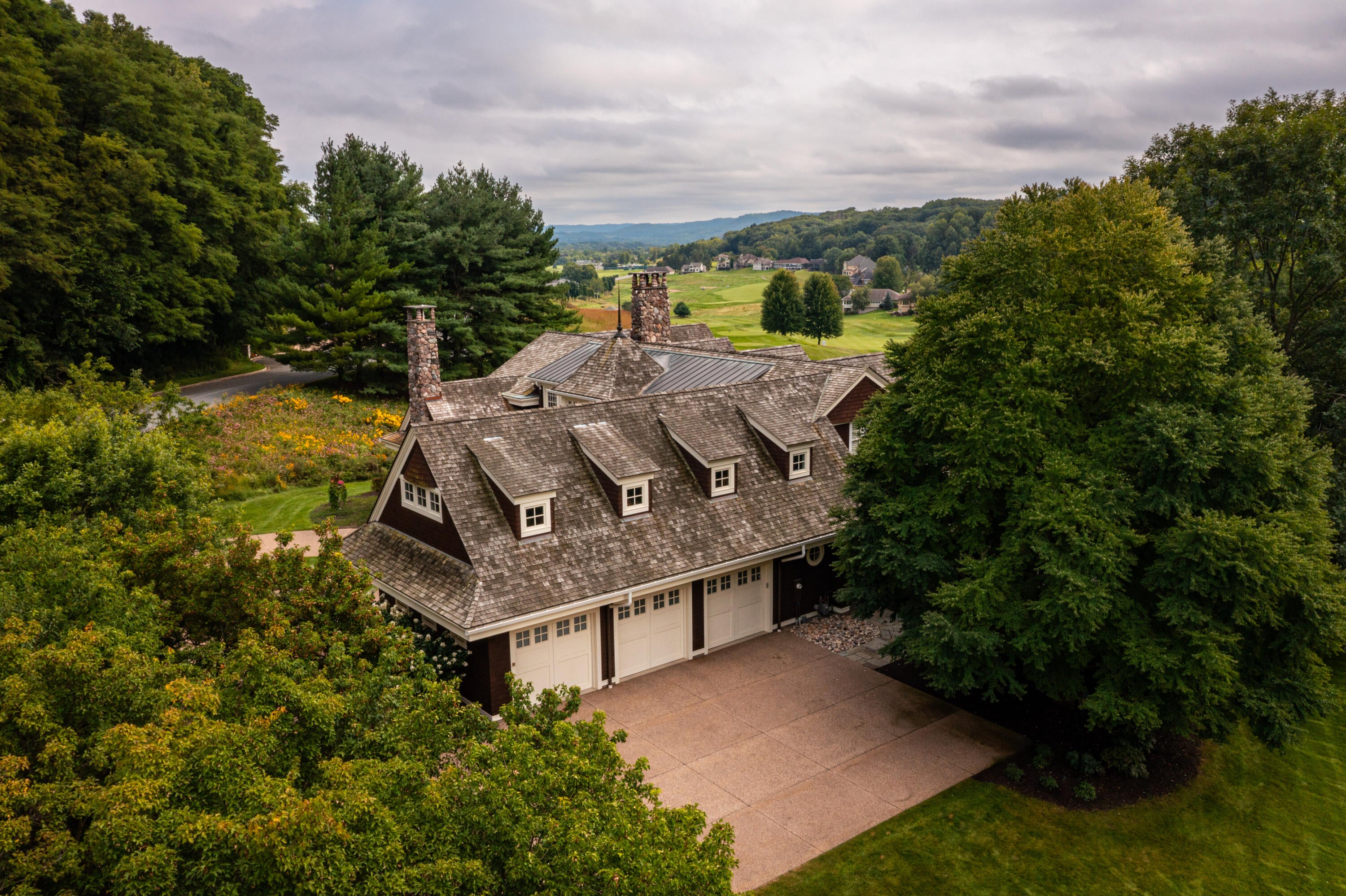 Onalaska, Wisconsin, 54650, United States, 5 Bedrooms Bedrooms, ,5 BathroomsBathrooms,Residential,Active,1946523