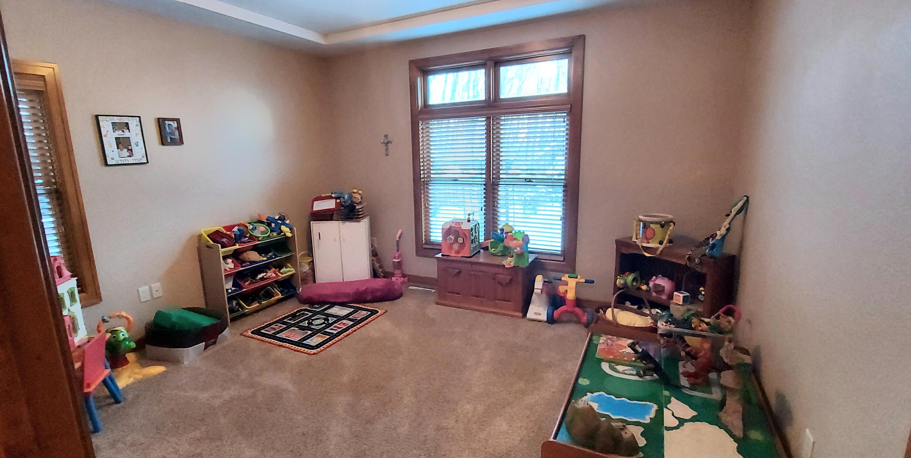 Slinger, Wisconsin, 53086, United States, 5 Bedrooms Bedrooms, ,4 BathroomsBathrooms,Residential,Active,2011435