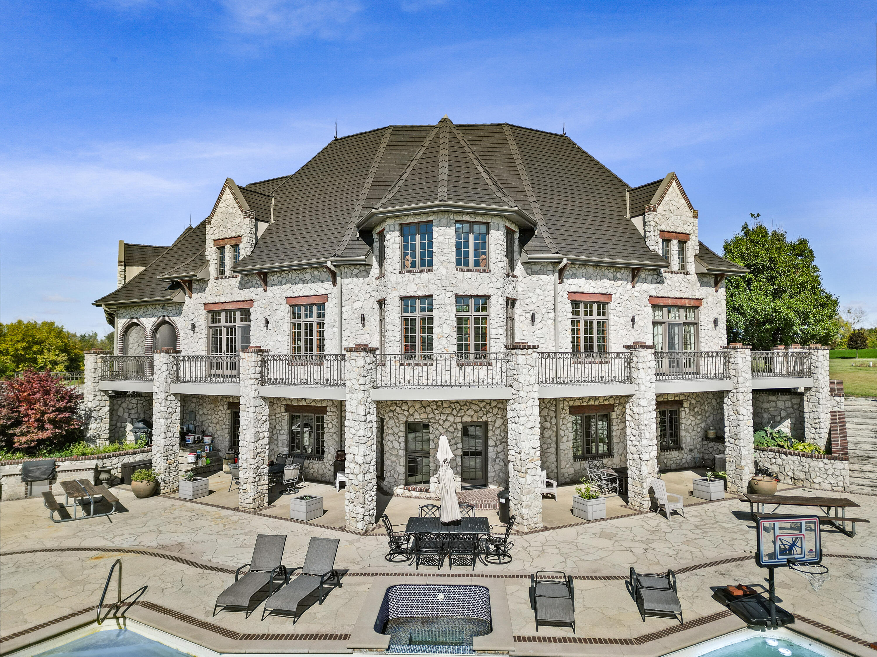 Watertown, Wisconsin, 53098, United States, ,5 BathroomsBathrooms,Residential,Active,1808170