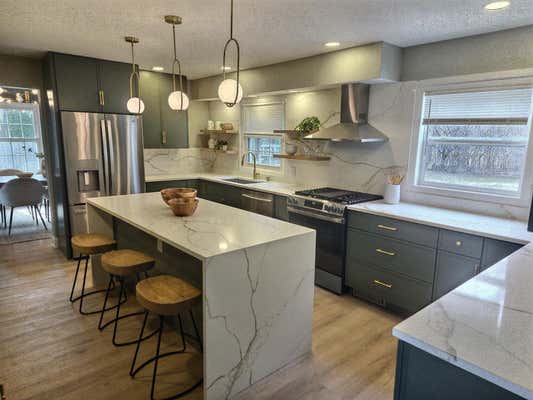 2608 W HYACINTH CT, MEQUON, WI 53092 - Image 516fc84f4122610af001ab397ad1101996757665