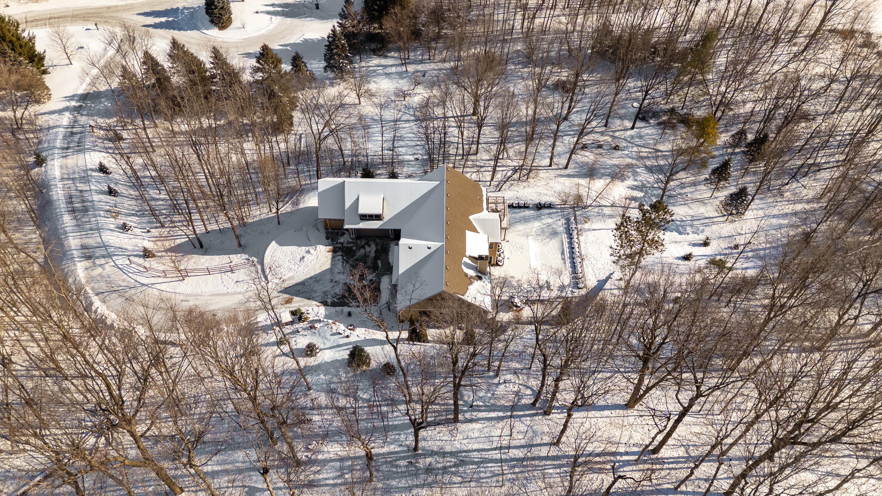 Slinger, Wisconsin, 53086, United States, 5 Bedrooms Bedrooms, ,4 BathroomsBathrooms,Residential,Active,2011435
