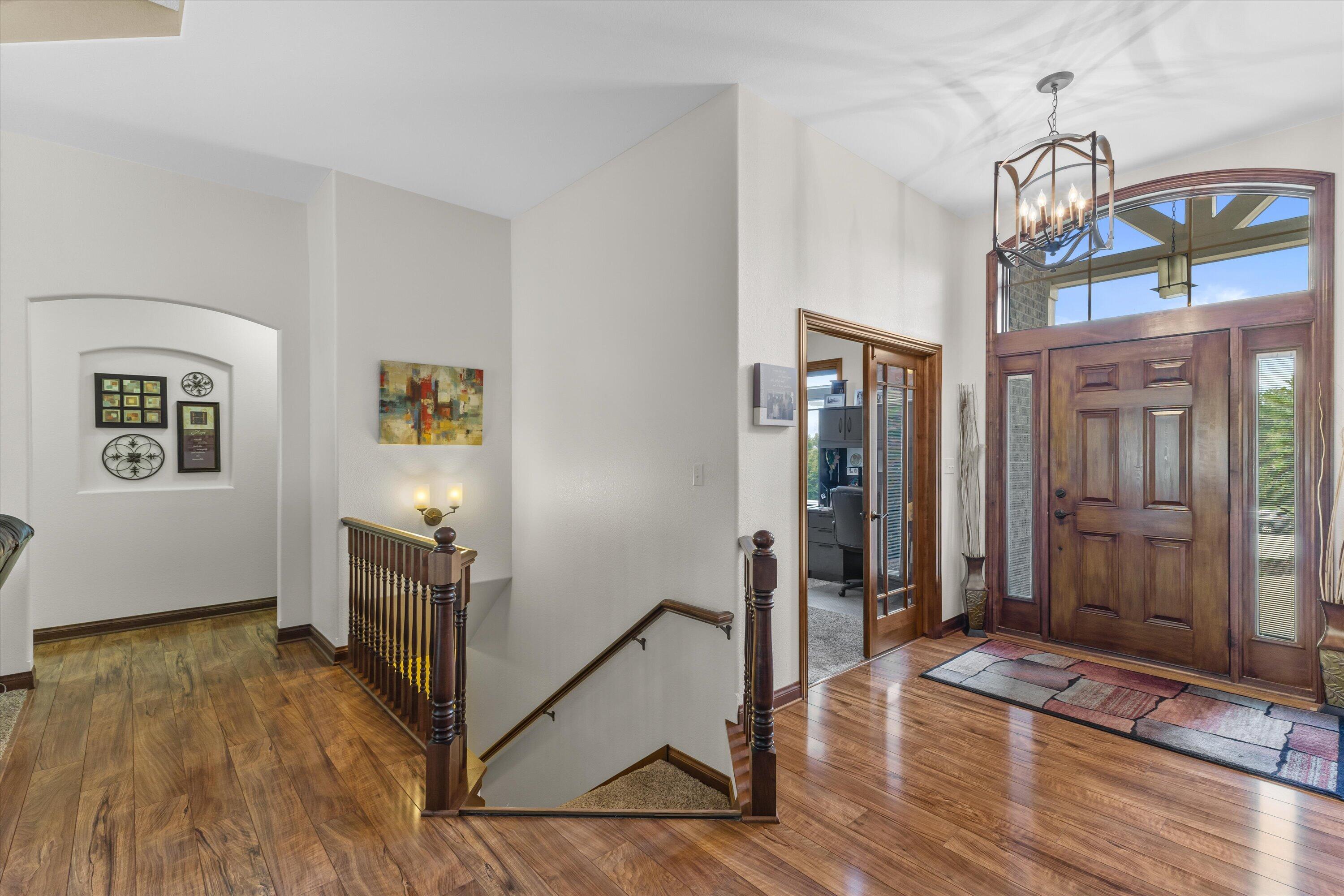 Exquisite 2,800 sq. ft. custom ranch in desirable Rogers Glen! This st – image 16