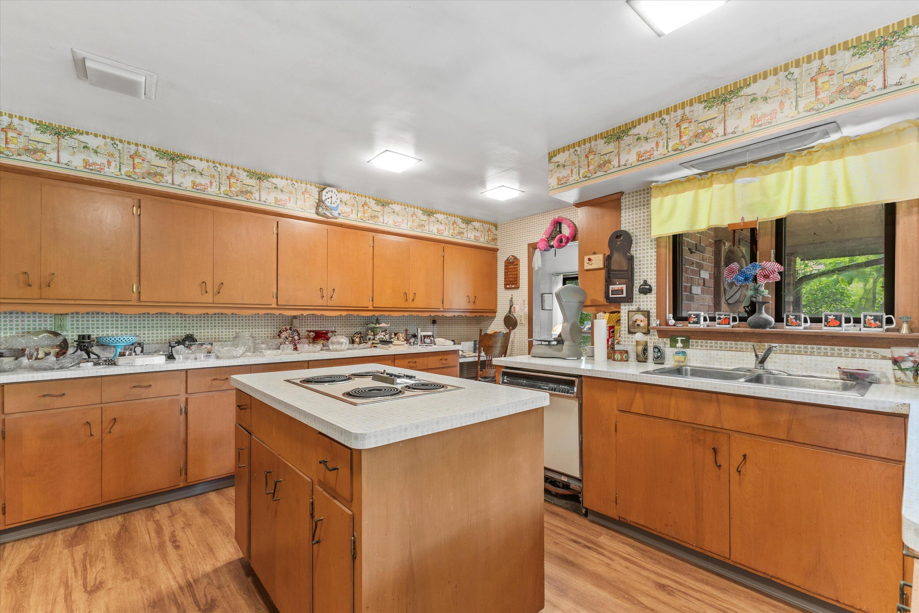 Racine, Wisconsin, 53402, United States, 3 Bedrooms Bedrooms, ,2 BathroomsBathrooms,Residential,Active,1985849