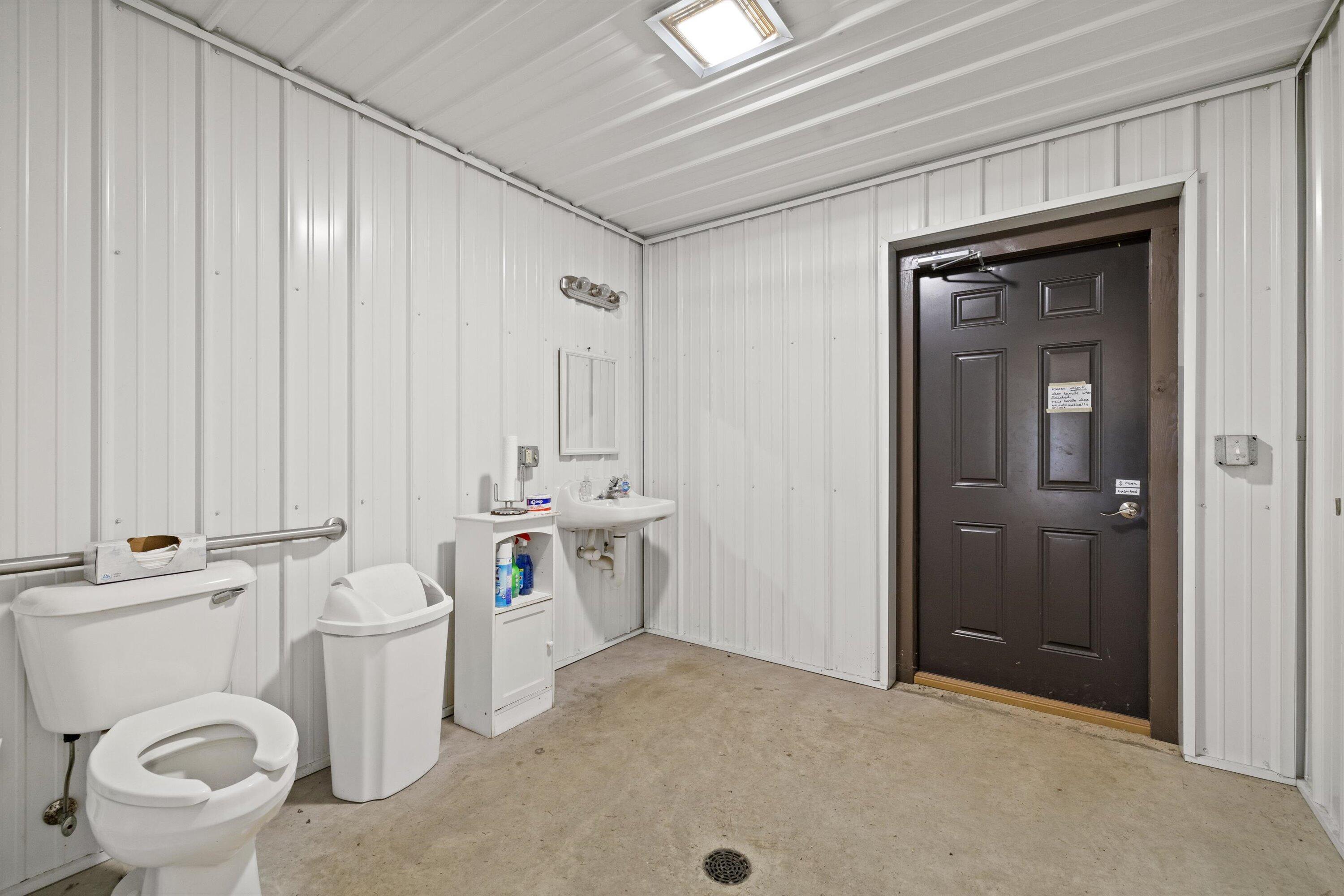 East Troy, Wisconsin, 53120, United States, 4 Bedrooms Bedrooms, ,3 BathroomsBathrooms,Residential,Active,1969679