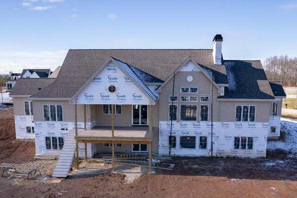 3561 W PINE VIEW CT, MEQUON, WI 53097, photo 2 of 8