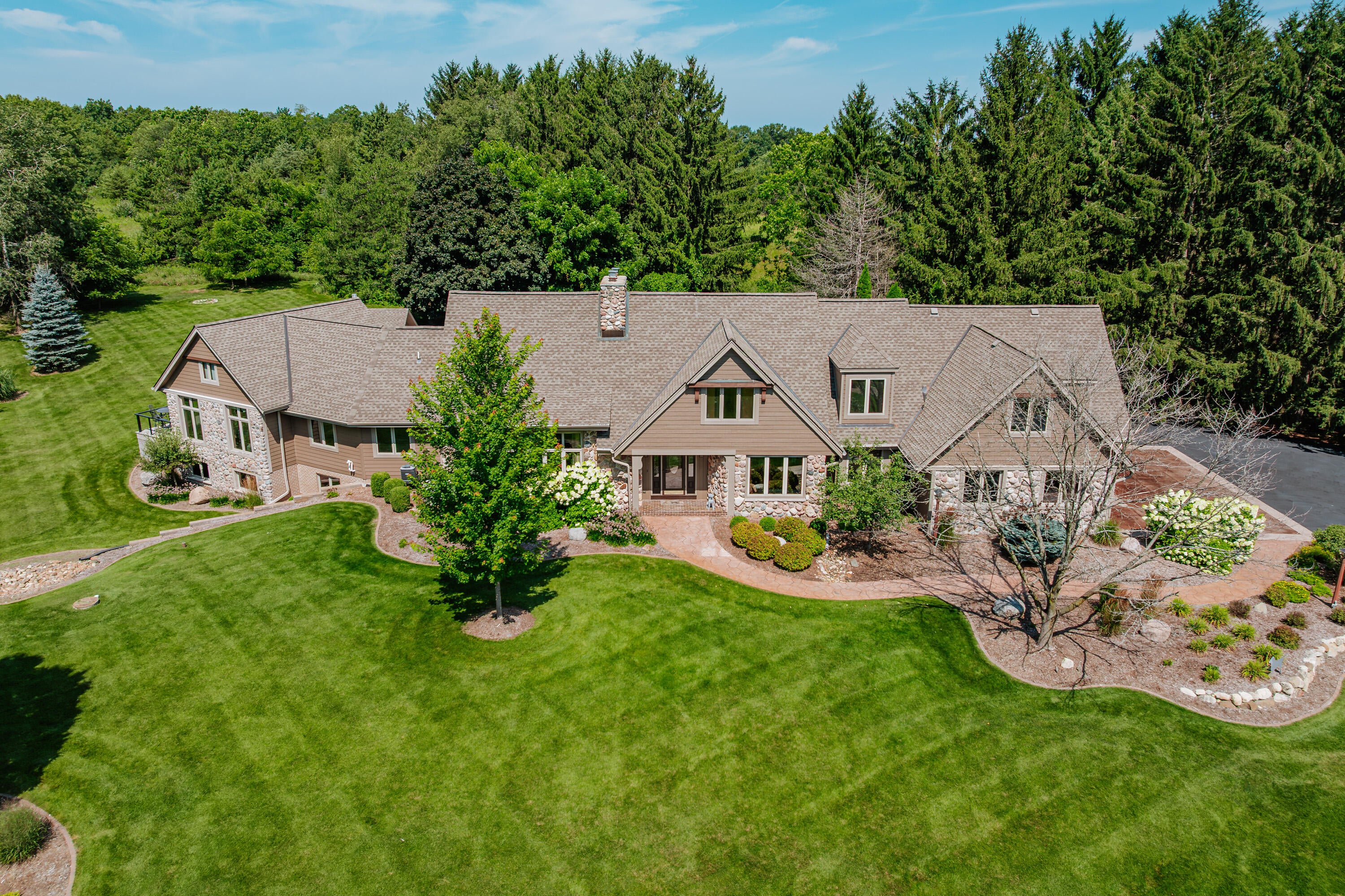 Dousman, Wisconsin, 53118, United States, 5 Bedrooms Bedrooms, ,6 BathroomsBathrooms,Residential,Active,2015850