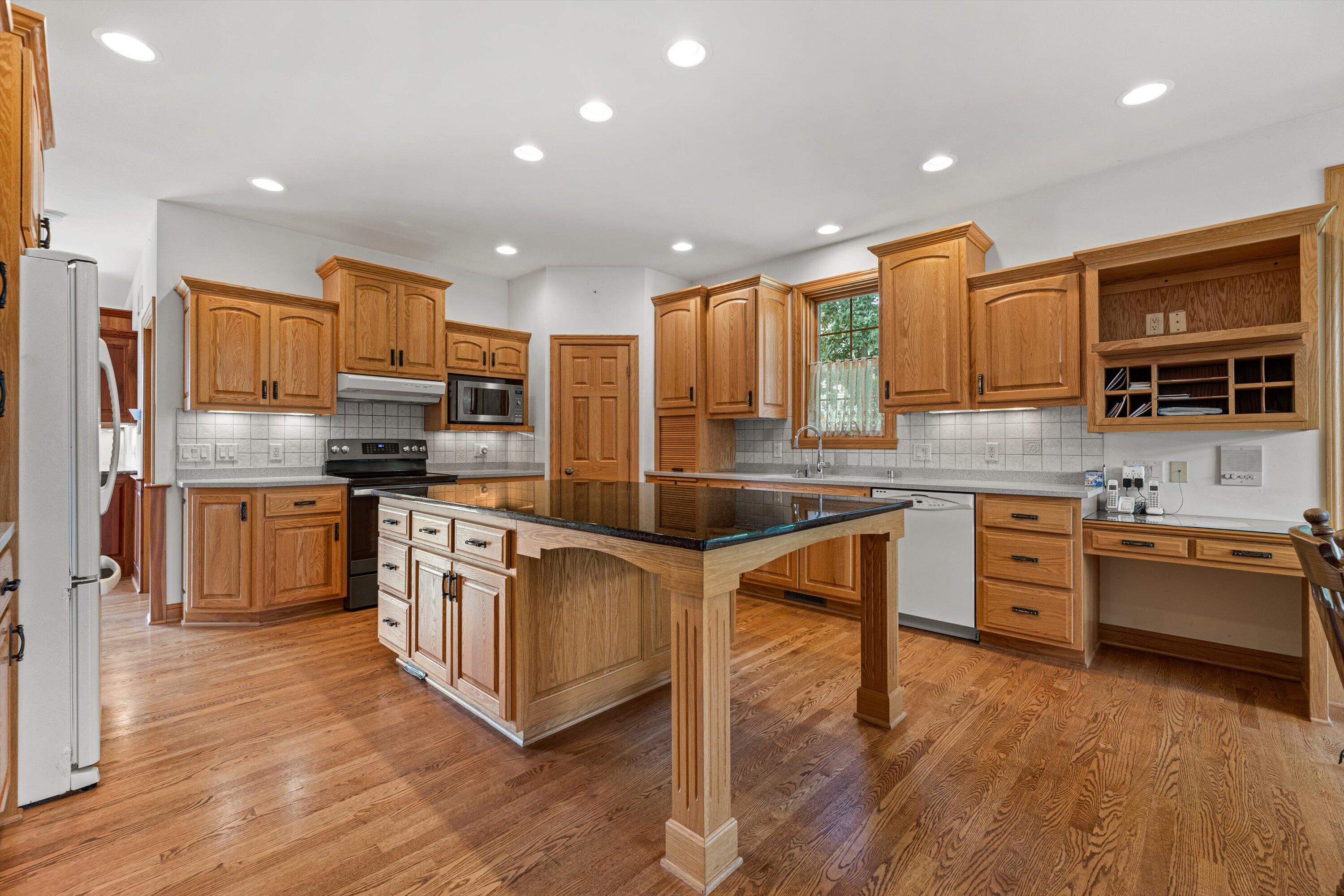 Big Bend, Wisconsin, 53103, United States, 4 Bedrooms Bedrooms, ,3 BathroomsBathrooms,Residential,Active,1909666