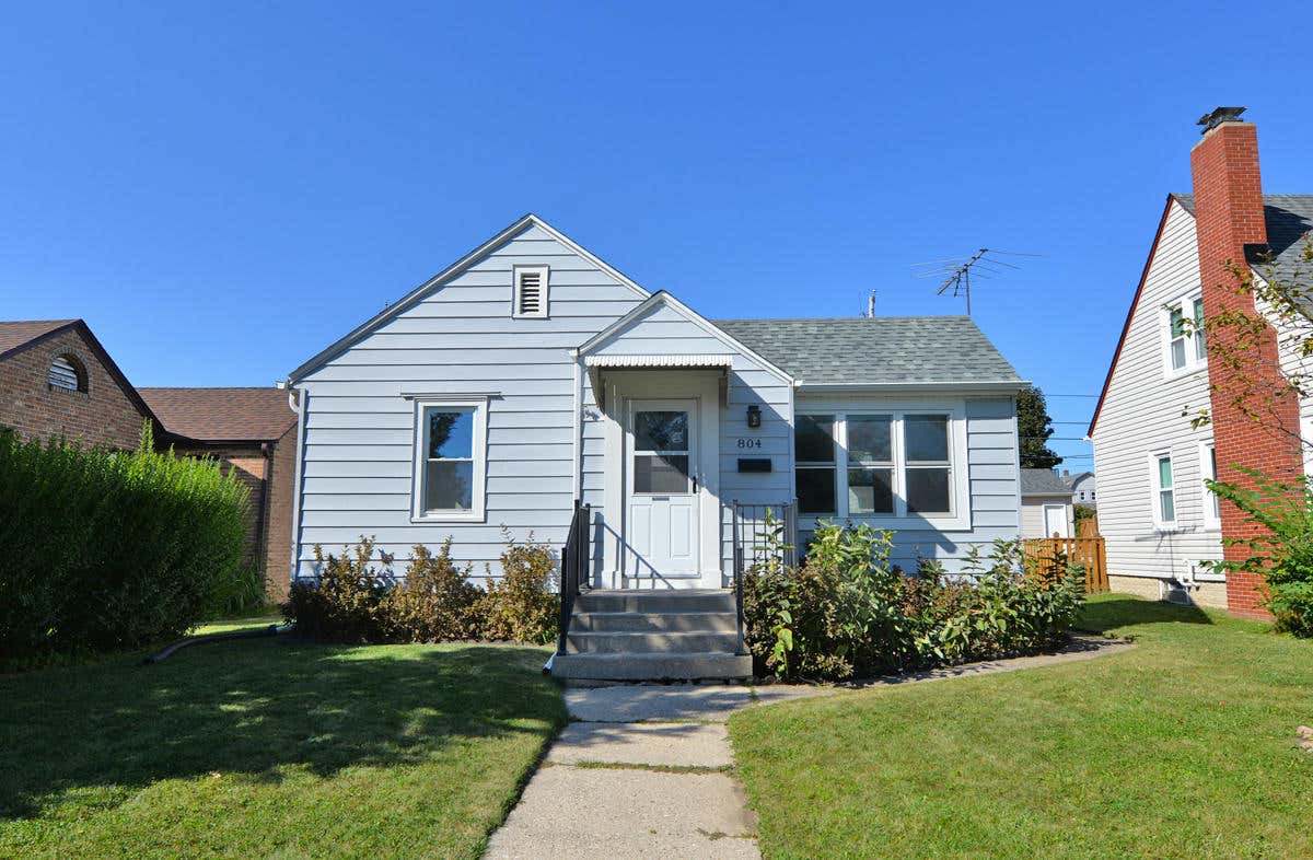 804 MENOMONEE AVE, SOUTH MILWAUKEE, WI 53172, photo 1 of 30