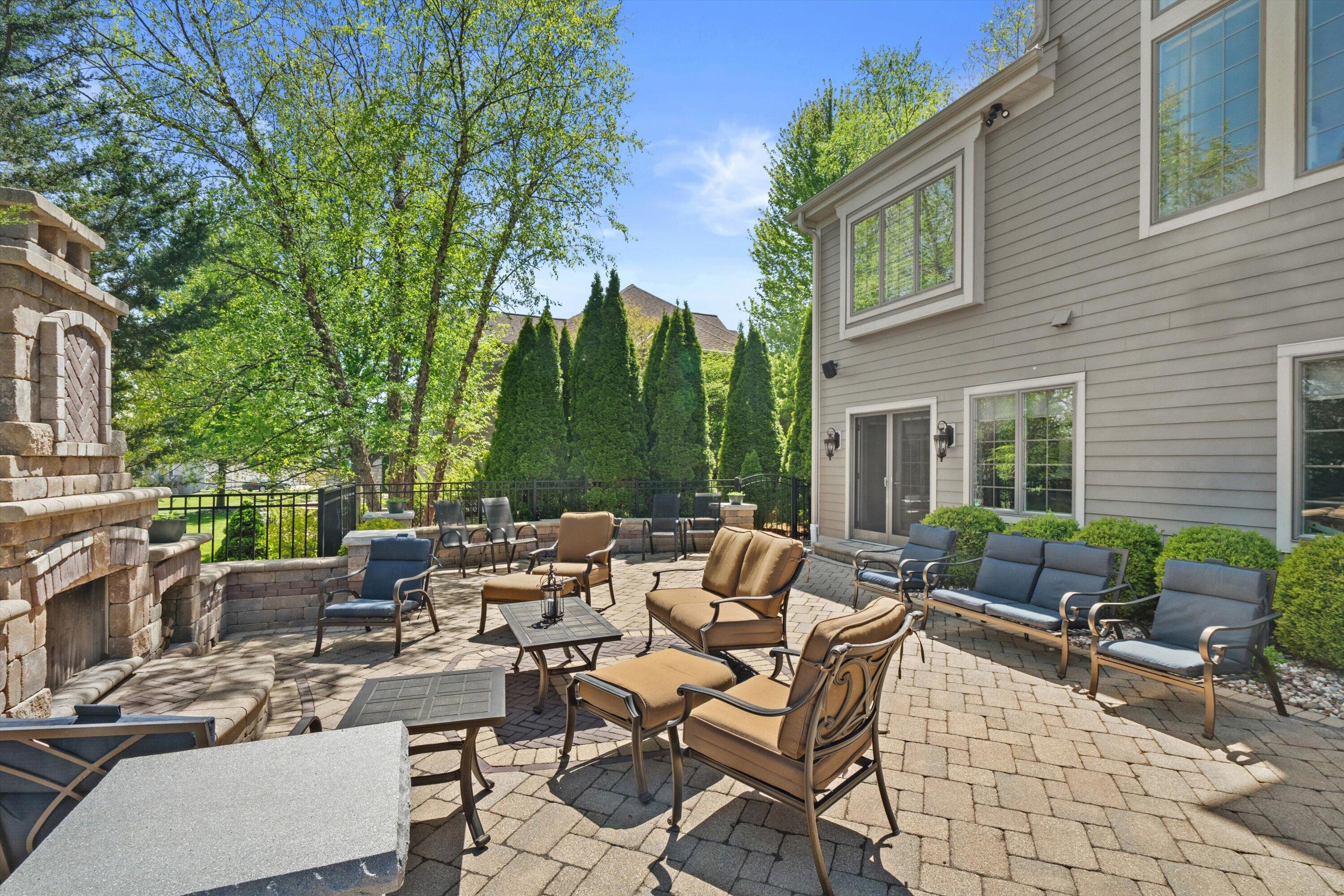 New Berlin, Wisconsin, 53151, United States, 5 Bedrooms Bedrooms, ,5 BathroomsBathrooms,Residential,Pending,2045553