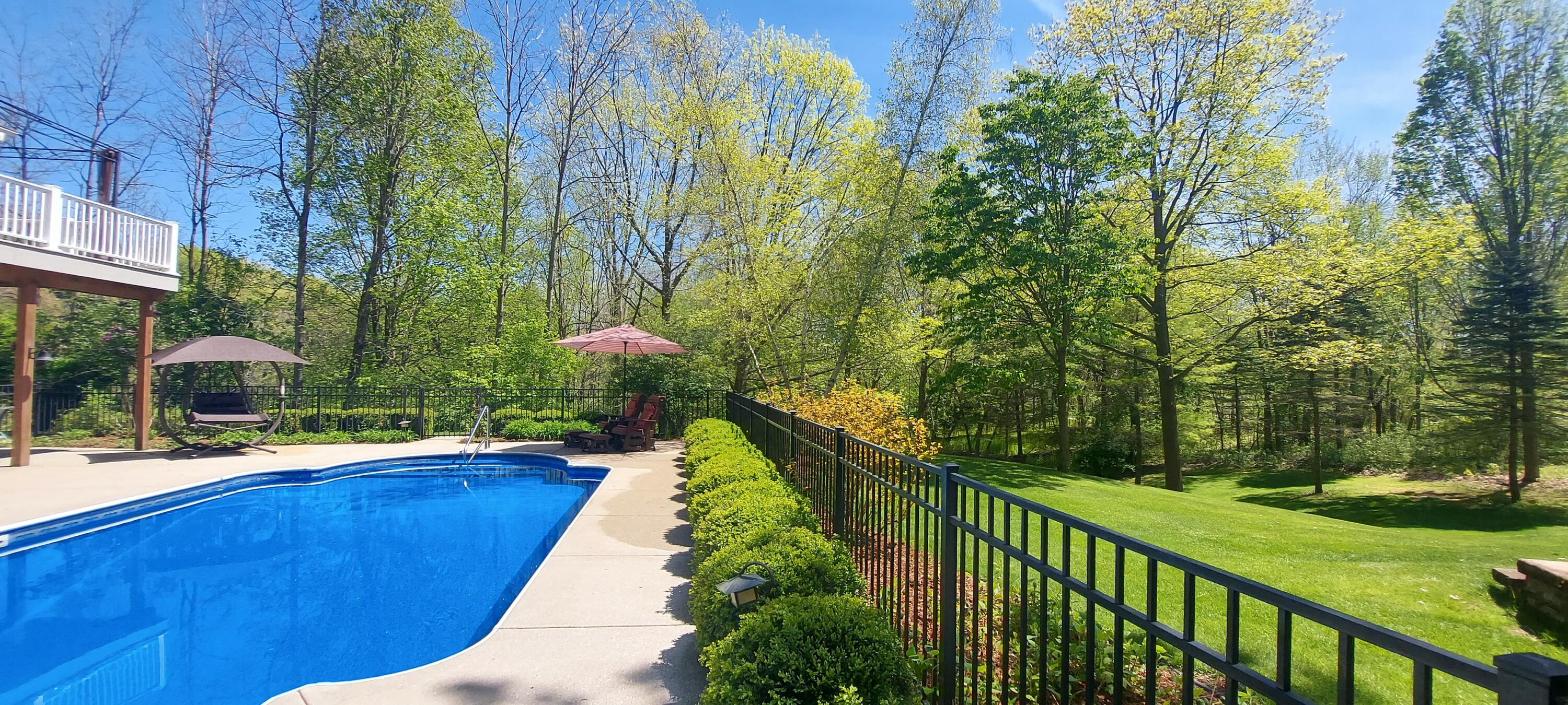 Slinger, Wisconsin, 53086, United States, 5 Bedrooms Bedrooms, ,4 BathroomsBathrooms,Residential,Active,2011435