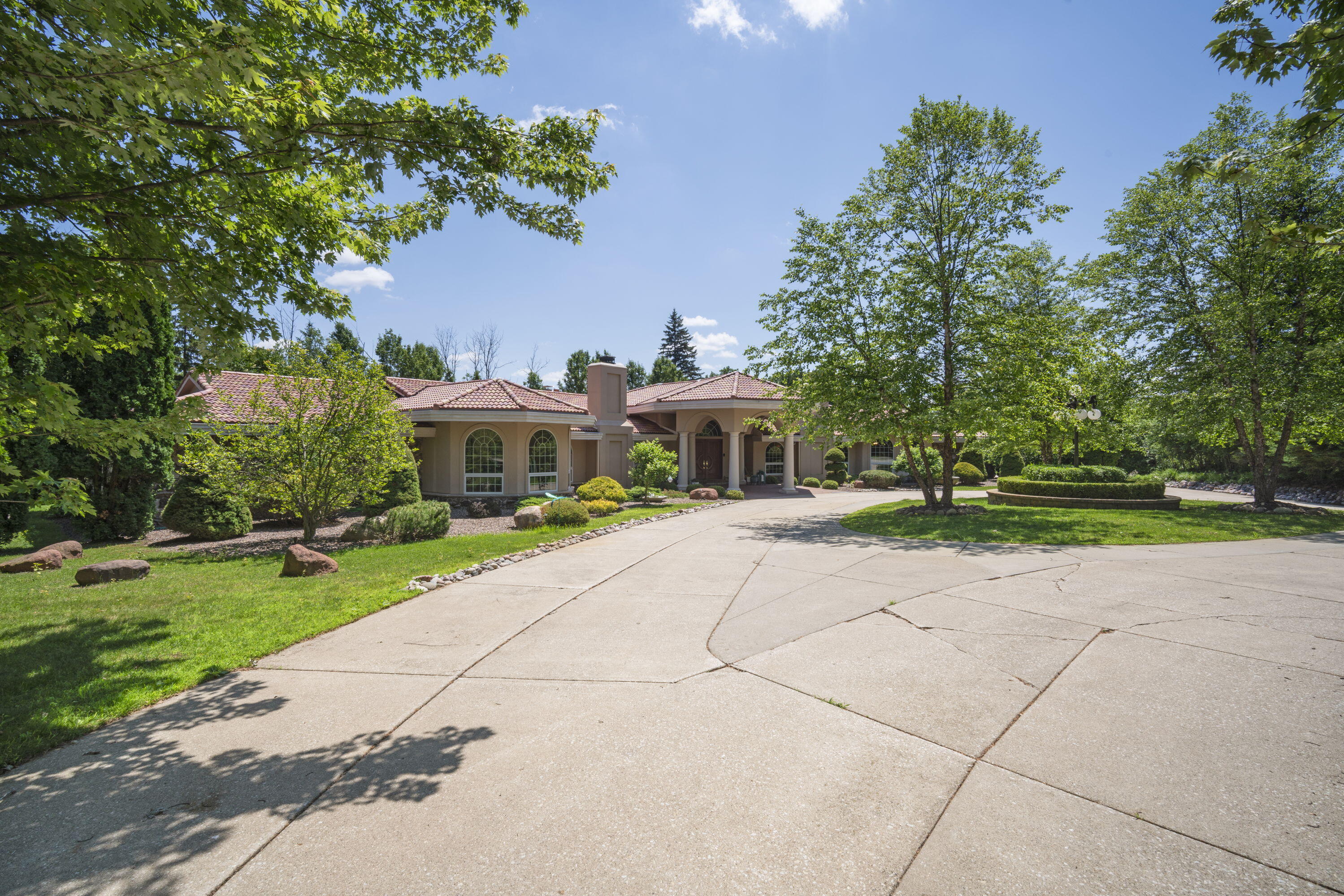 River Hills, Wisconsin, 53217, United States, 5 Bedrooms Bedrooms, ,7 BathroomsBathrooms,Residential,Active,1892391