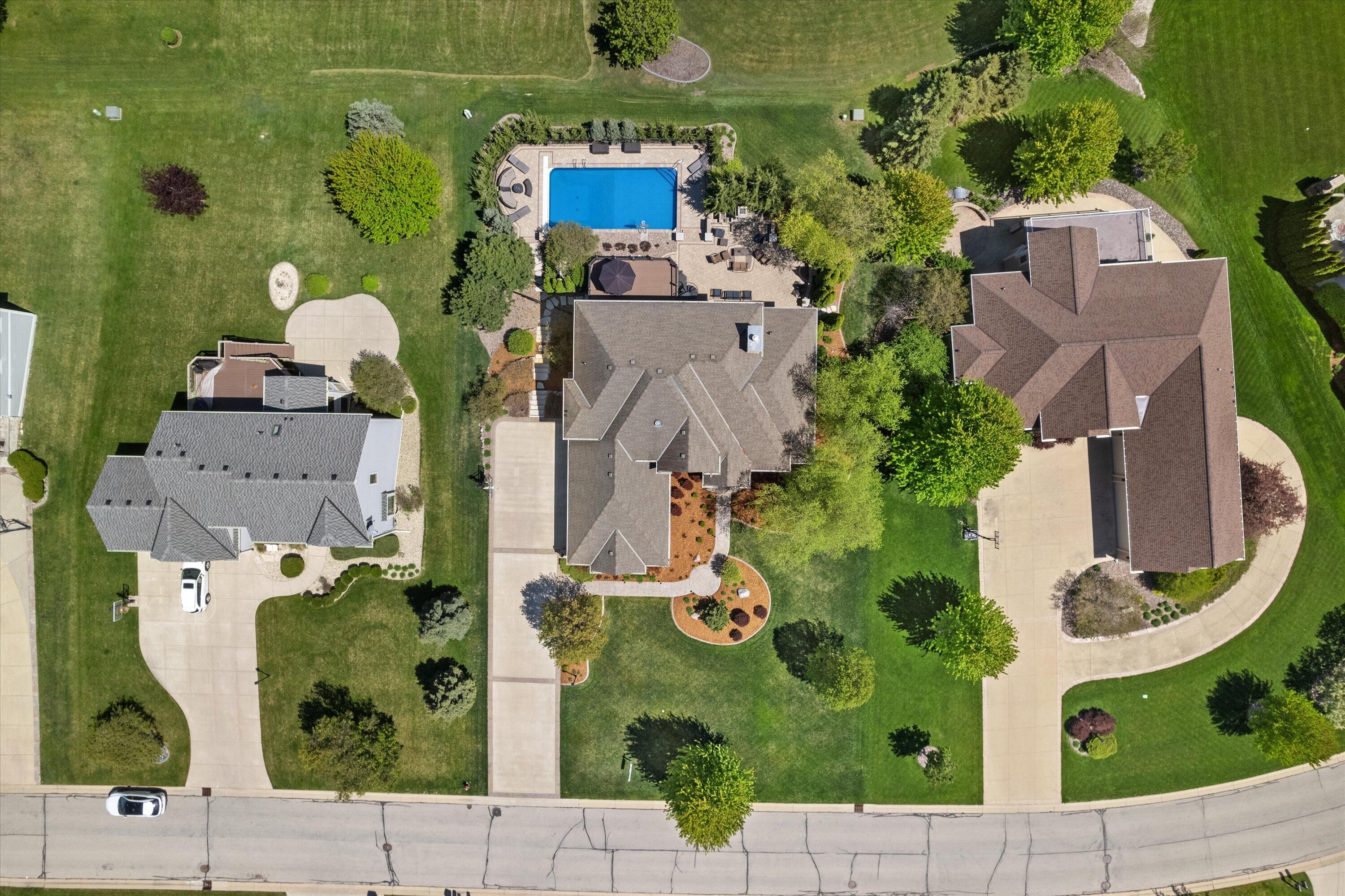 New Berlin, Wisconsin, 53151, United States, 5 Bedrooms Bedrooms, ,5 BathroomsBathrooms,Residential,Pending,2045553
