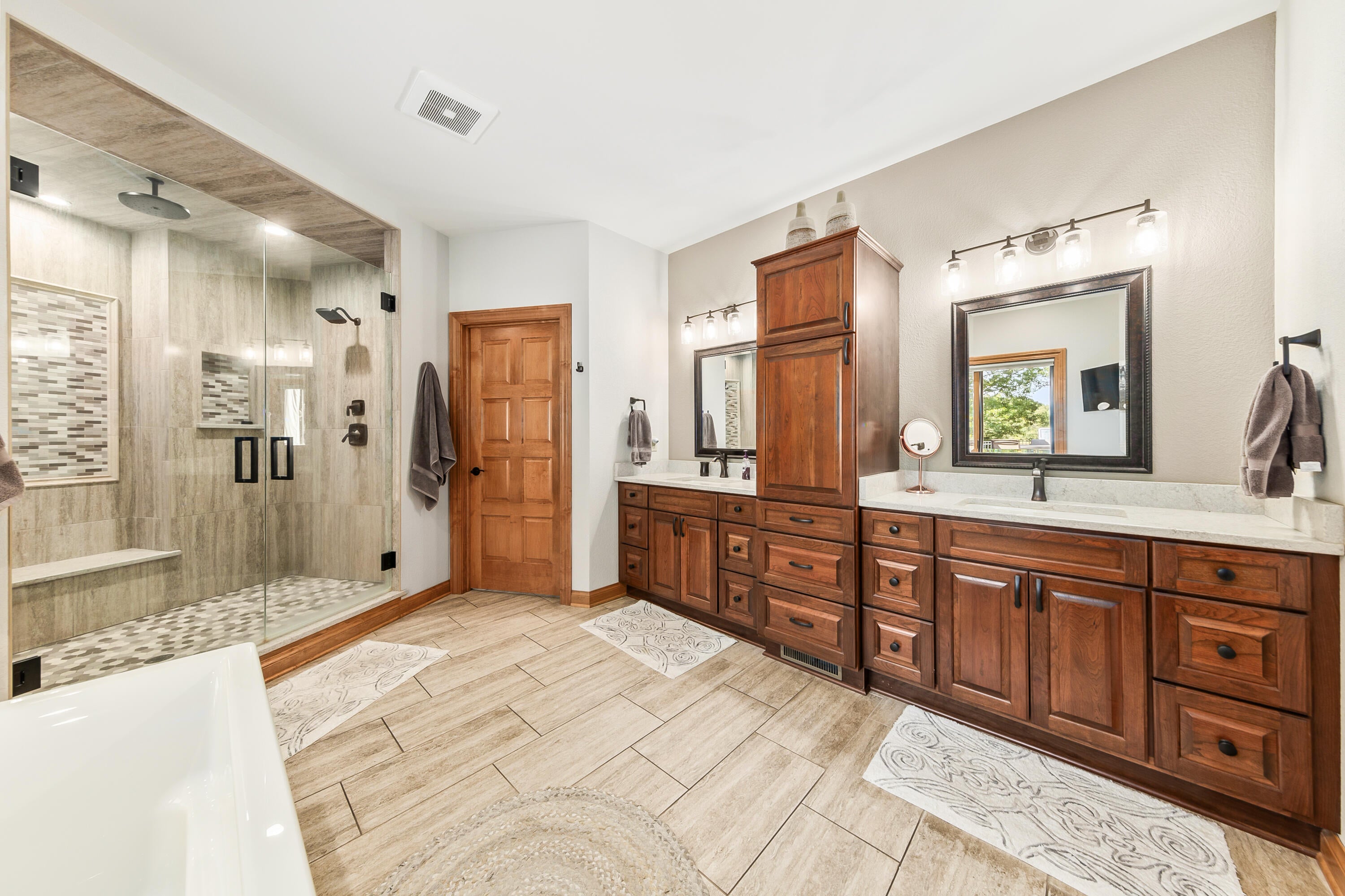 Dousman, Wisconsin, 53118, United States, 5 Bedrooms Bedrooms, ,6 BathroomsBathrooms,Residential,Active,2015850