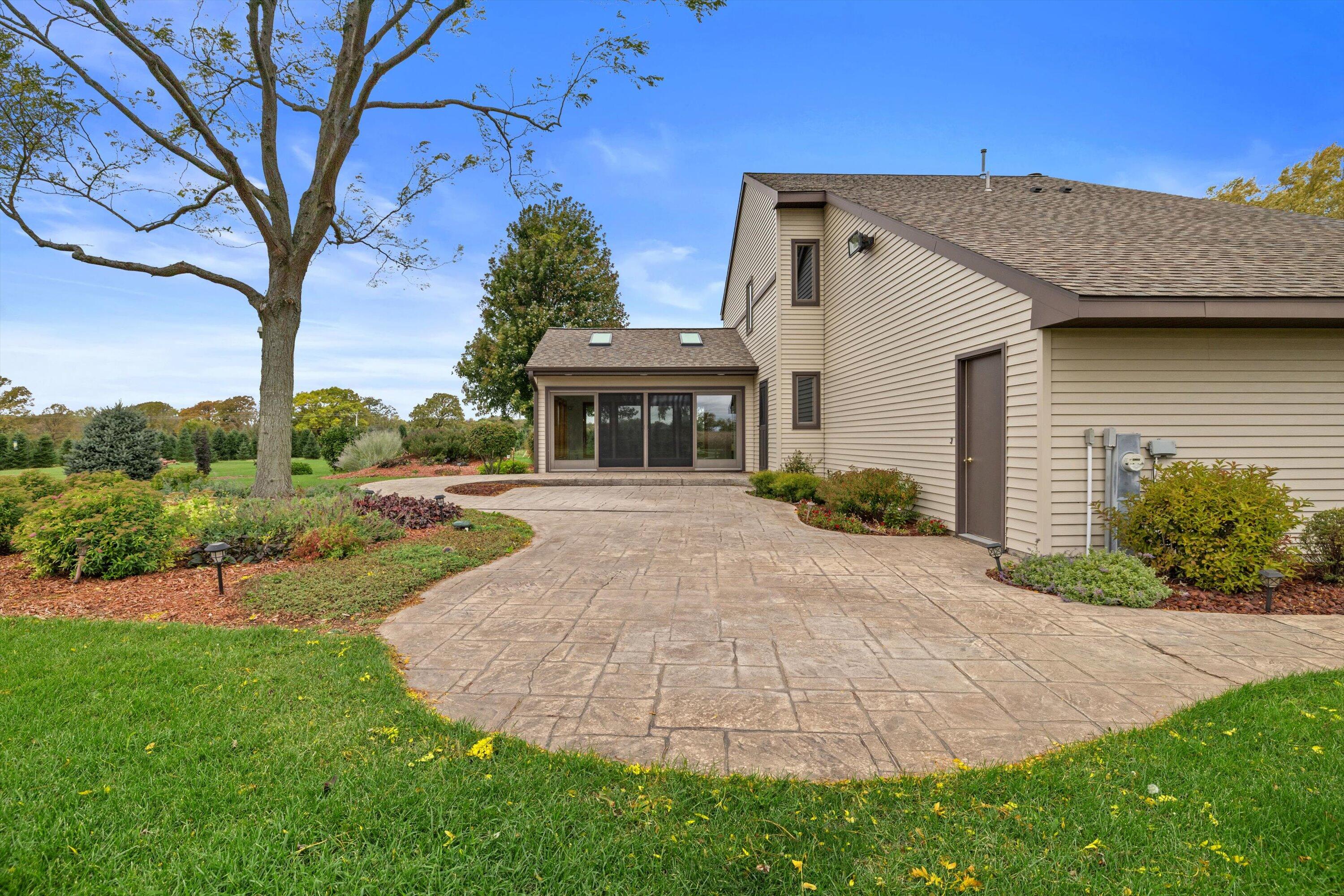 East Troy, Wisconsin, 53120, United States, 4 Bedrooms Bedrooms, ,3 BathroomsBathrooms,Residential,Active,1969679