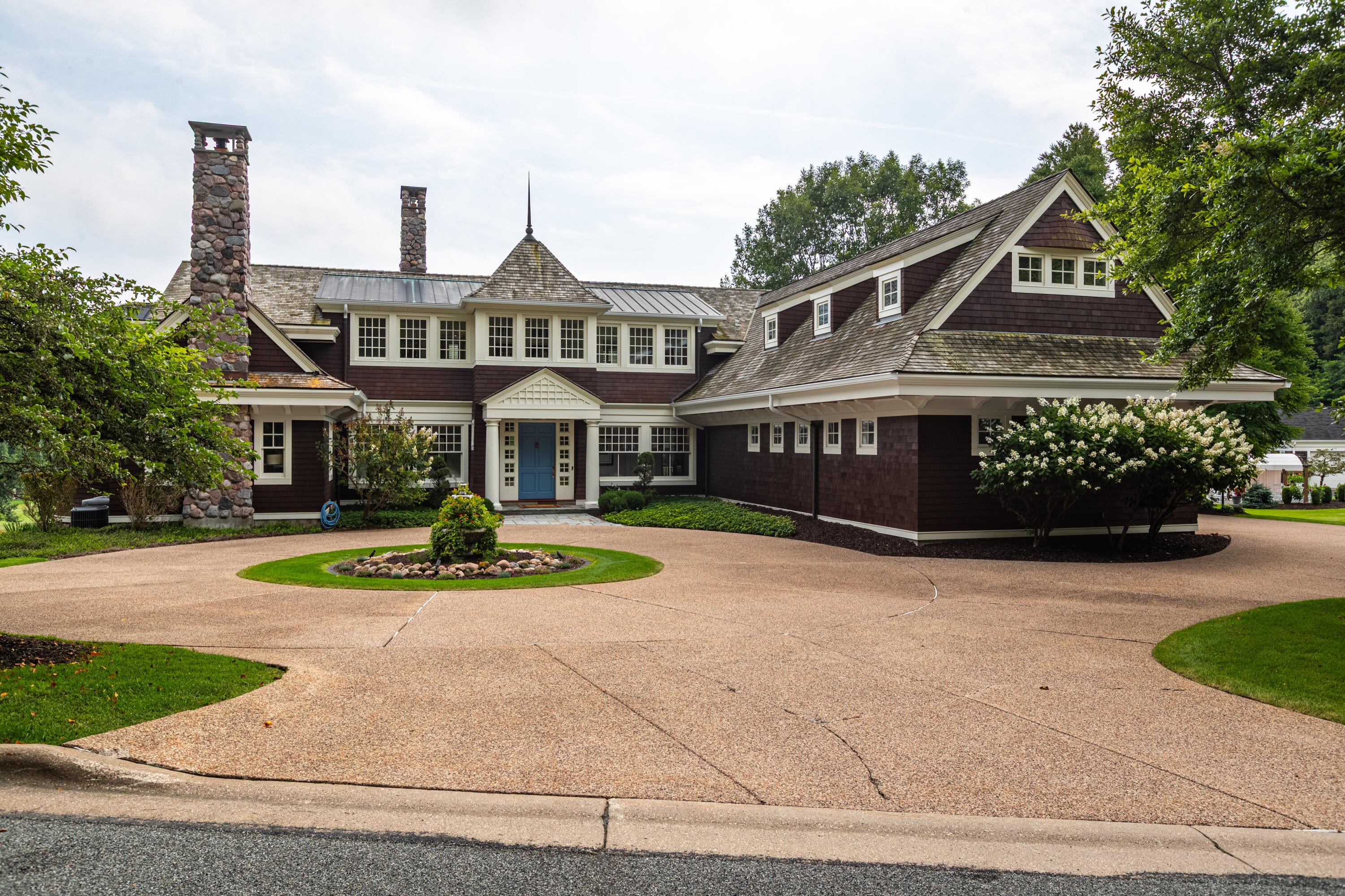 Onalaska, Wisconsin, 54650, United States, 5 Bedrooms Bedrooms, ,5 BathroomsBathrooms,Residential,Active,1946523