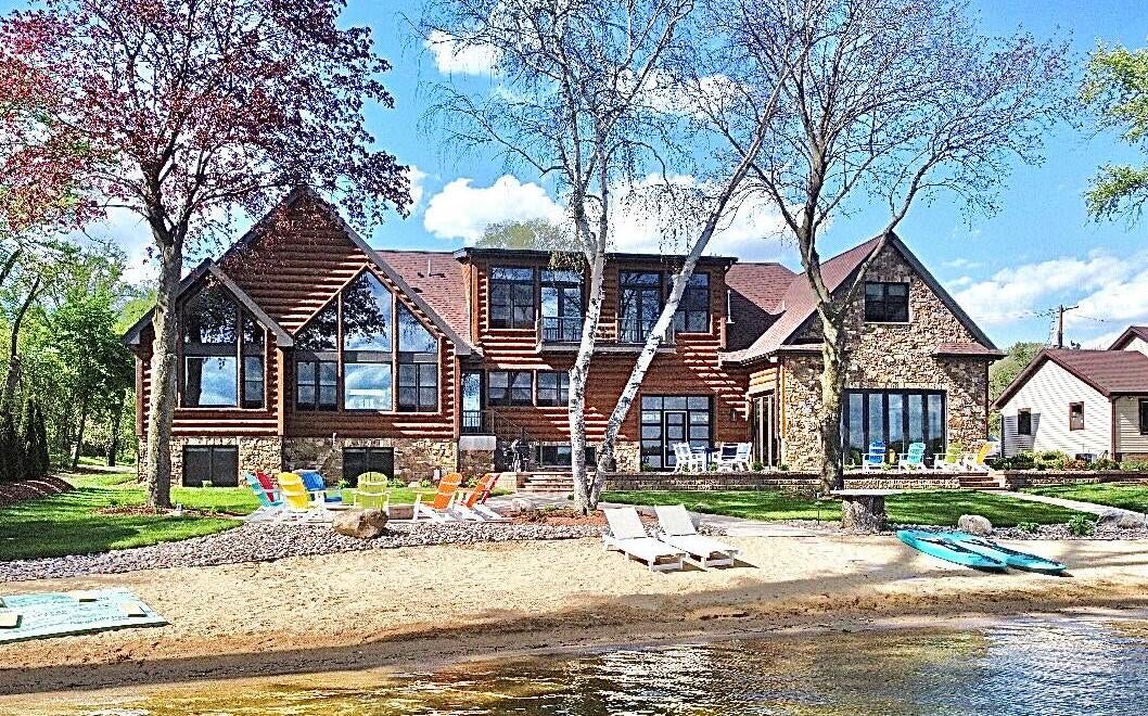 Bristol, Wisconsin, 53104, United States, 4 Bedrooms Bedrooms, ,5 BathroomsBathrooms,Residential,Active,1936625