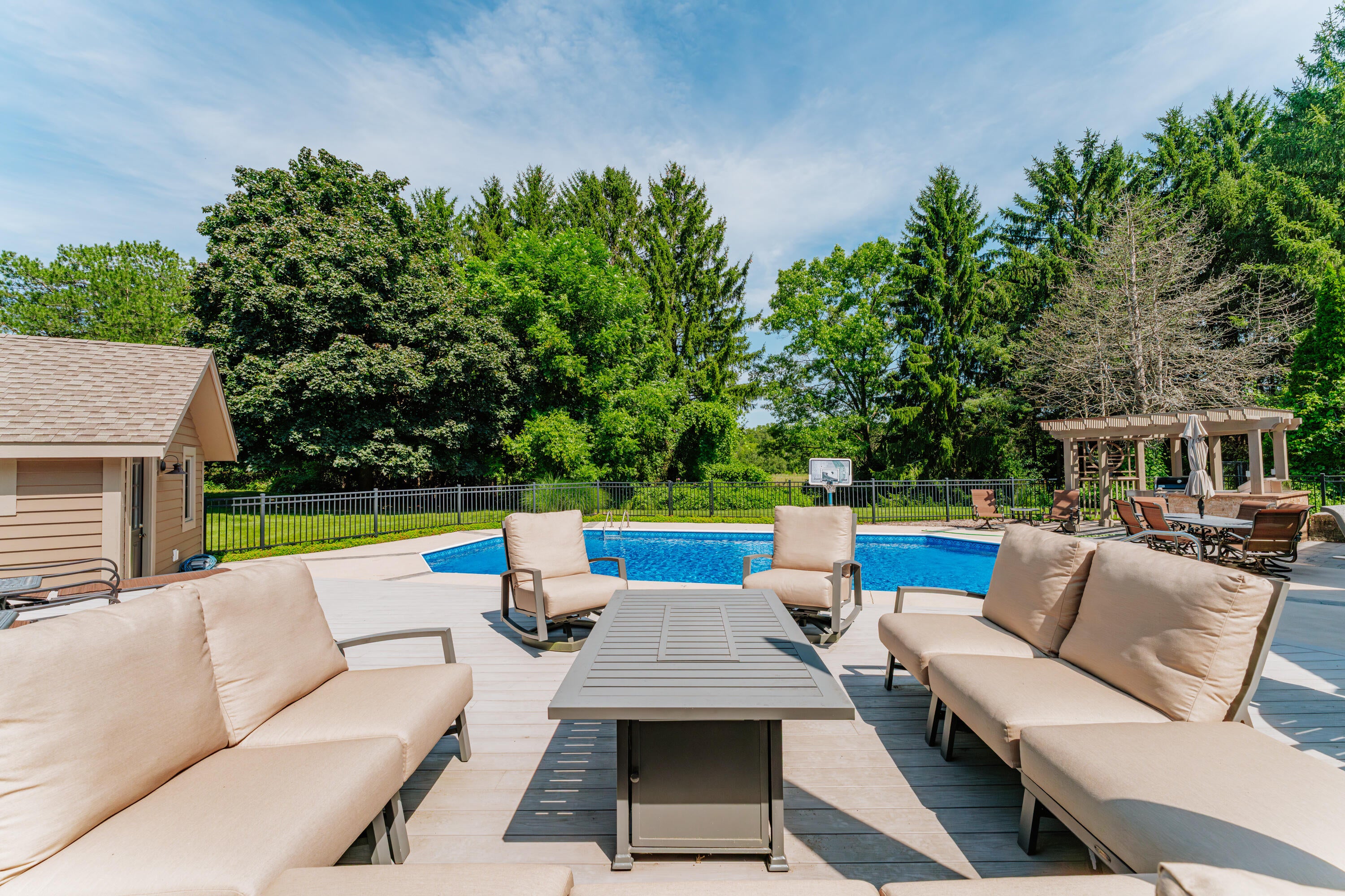 Dousman, Wisconsin, 53118, United States, 5 Bedrooms Bedrooms, ,6 BathroomsBathrooms,Residential,Active,2015850