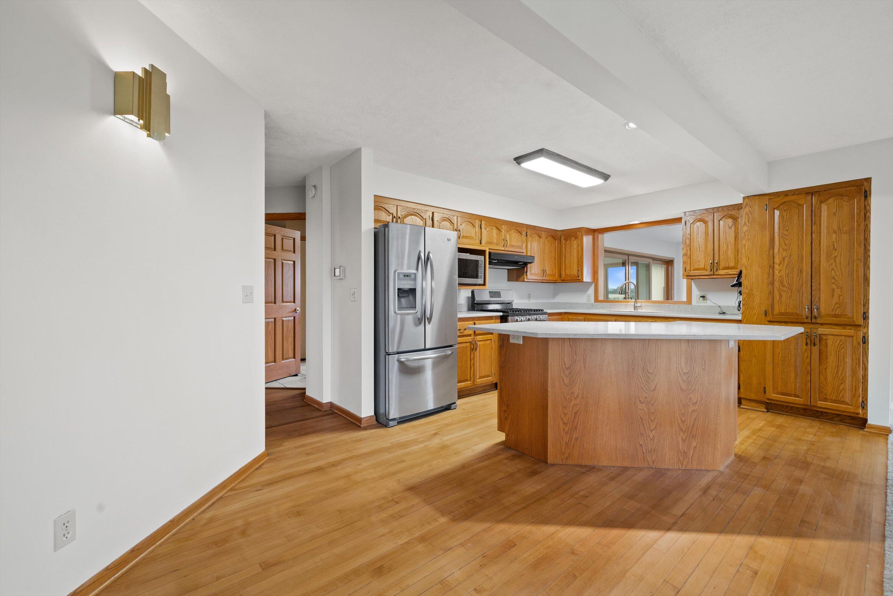 East Troy, Wisconsin, 53120, United States, 4 Bedrooms Bedrooms, ,3 BathroomsBathrooms,Residential,Active,1969679