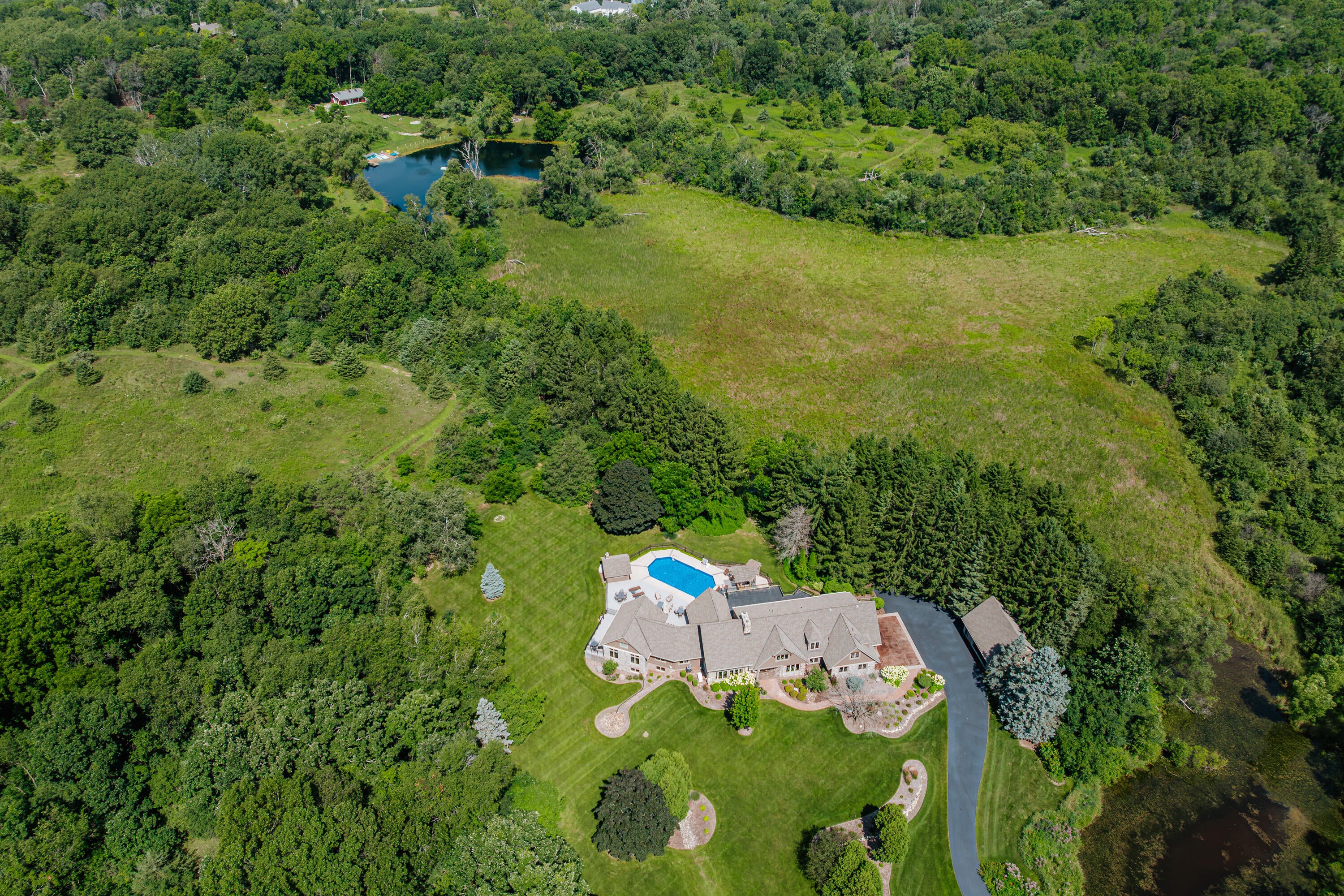 Dousman, Wisconsin, 53118, United States, 5 Bedrooms Bedrooms, ,6 BathroomsBathrooms,Residential,Active,2015850