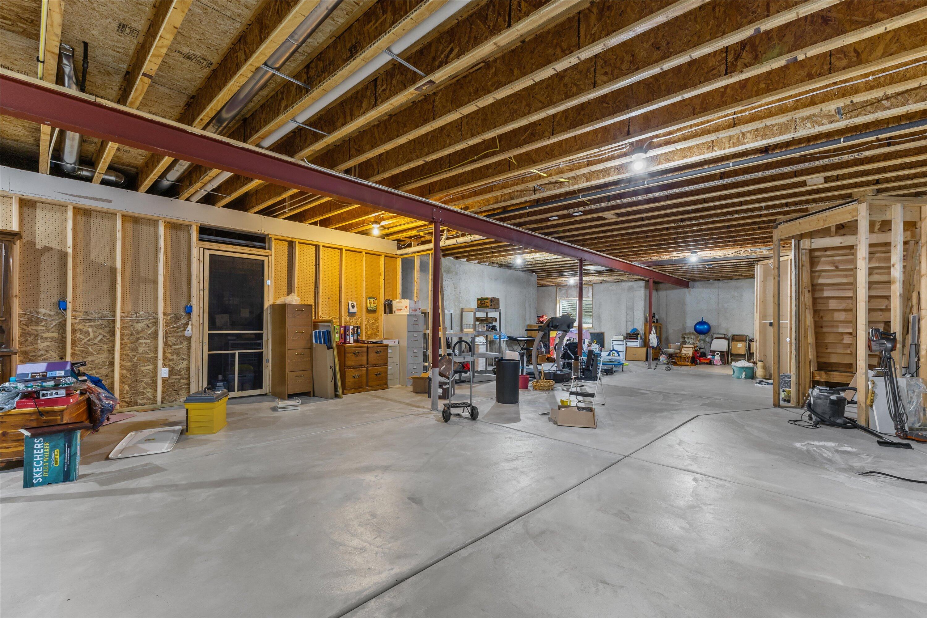 Exquisite 2,800 sq. ft. custom ranch in desirable Rogers Glen! This st – image 37