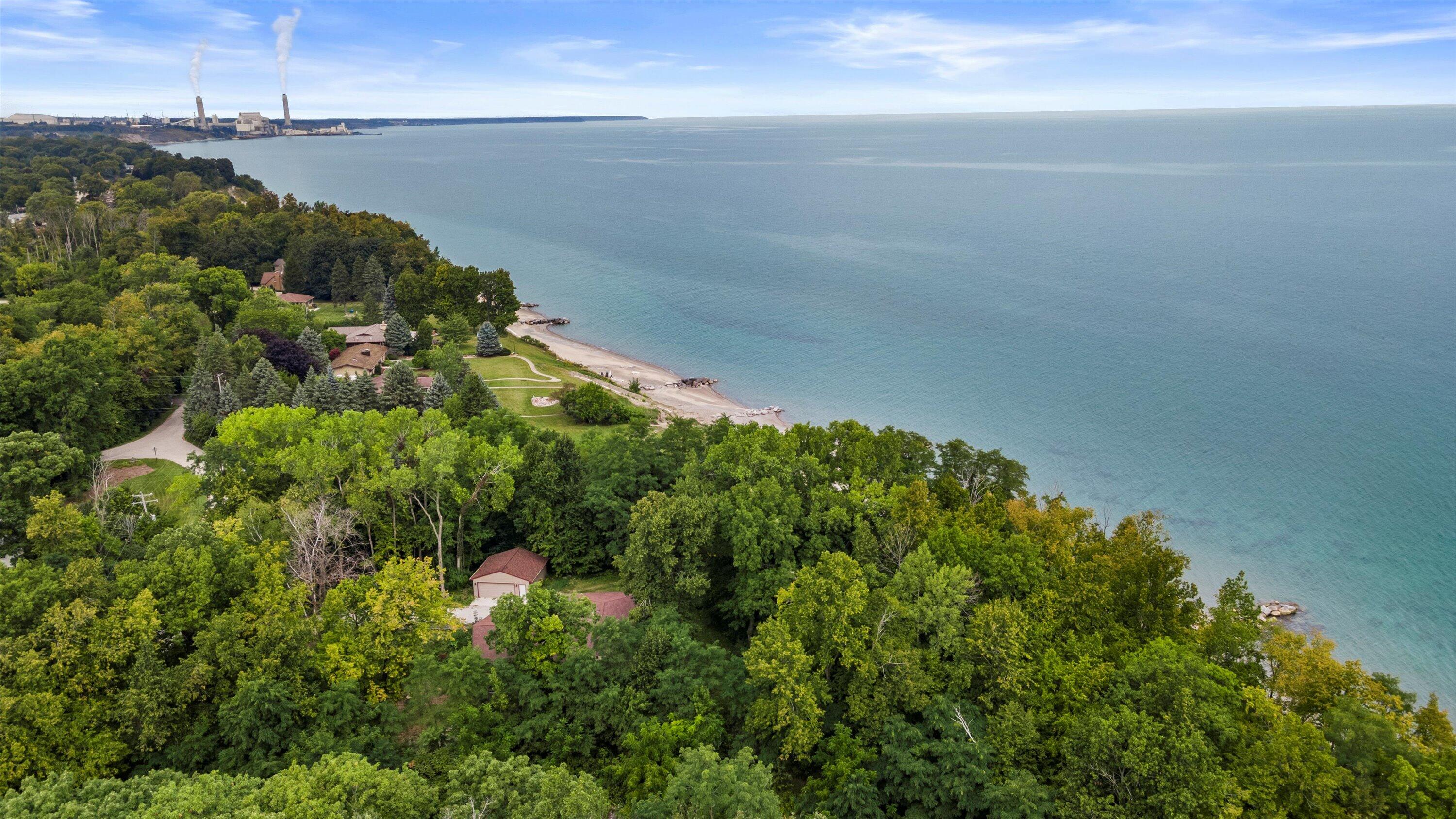 Racine, Wisconsin, 53402, United States, 3 Bedrooms Bedrooms, ,2 BathroomsBathrooms,Residential,Active,1985849