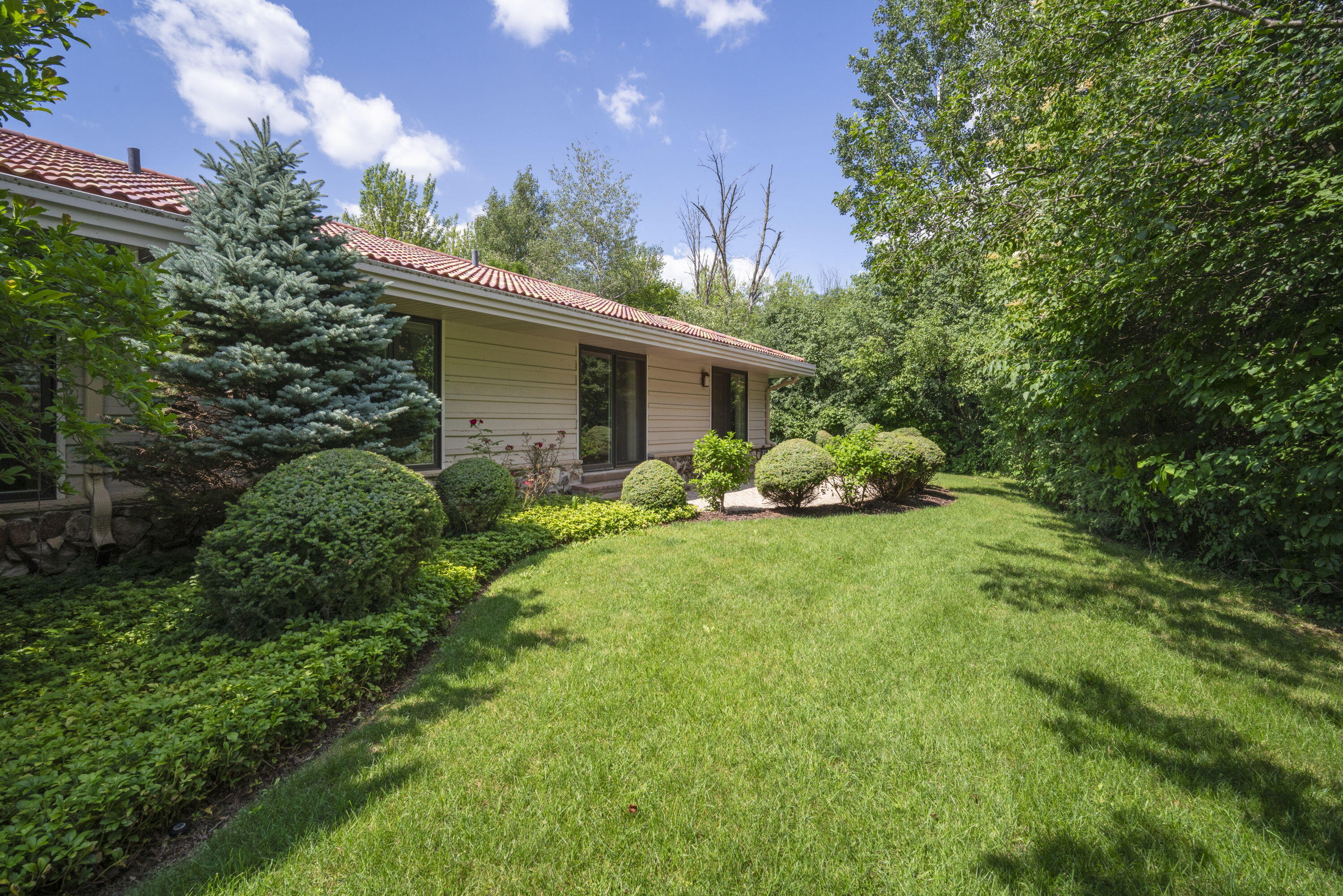 River Hills, Wisconsin, 53217, United States, 5 Bedrooms Bedrooms, ,7 BathroomsBathrooms,Residential,Active,1892391